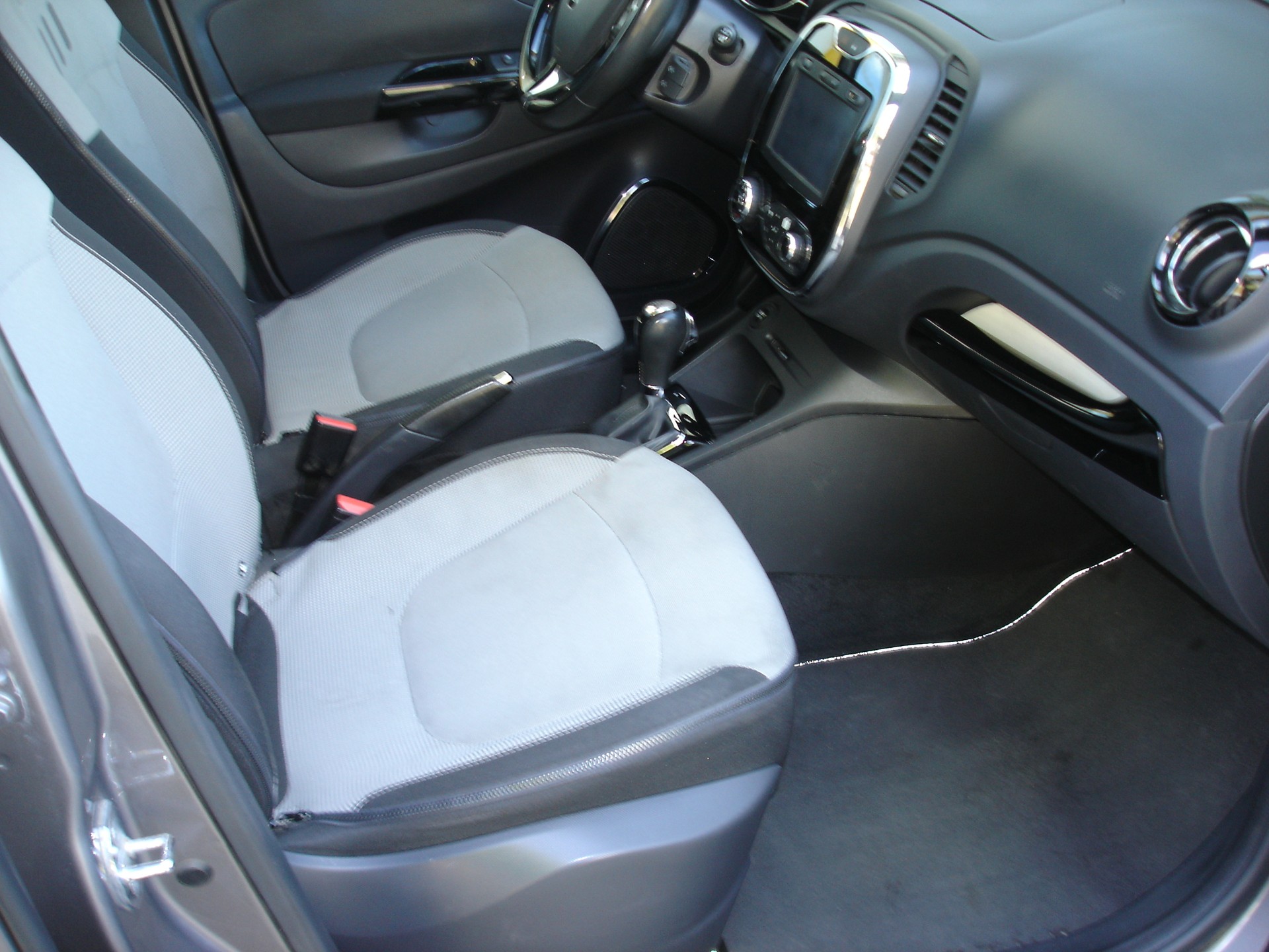 RENAULT Captur 1.2 T 16V Privilège EDC-image-9