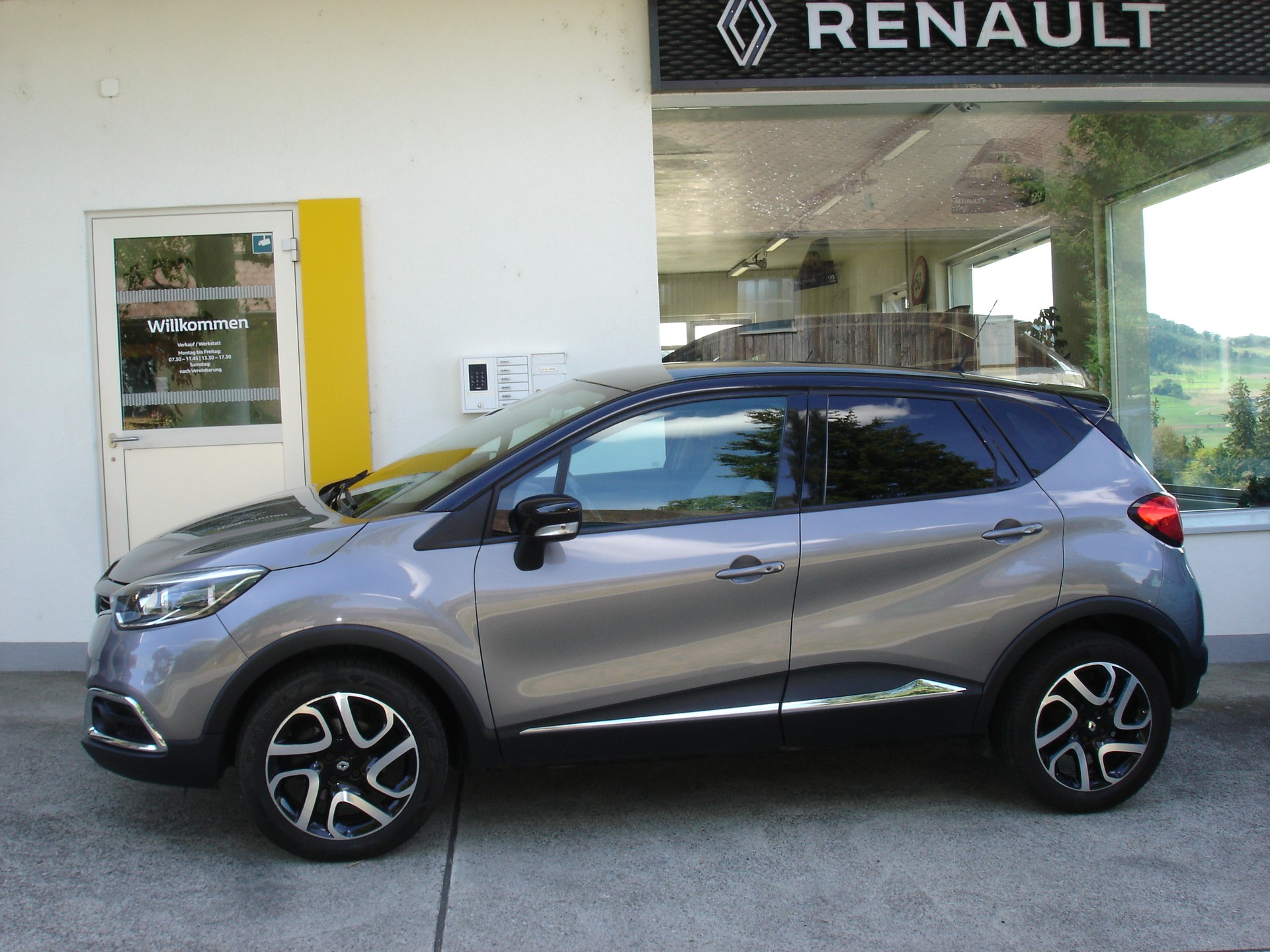 RENAULT Captur 1.2 T 16V Privilège EDC-image-0