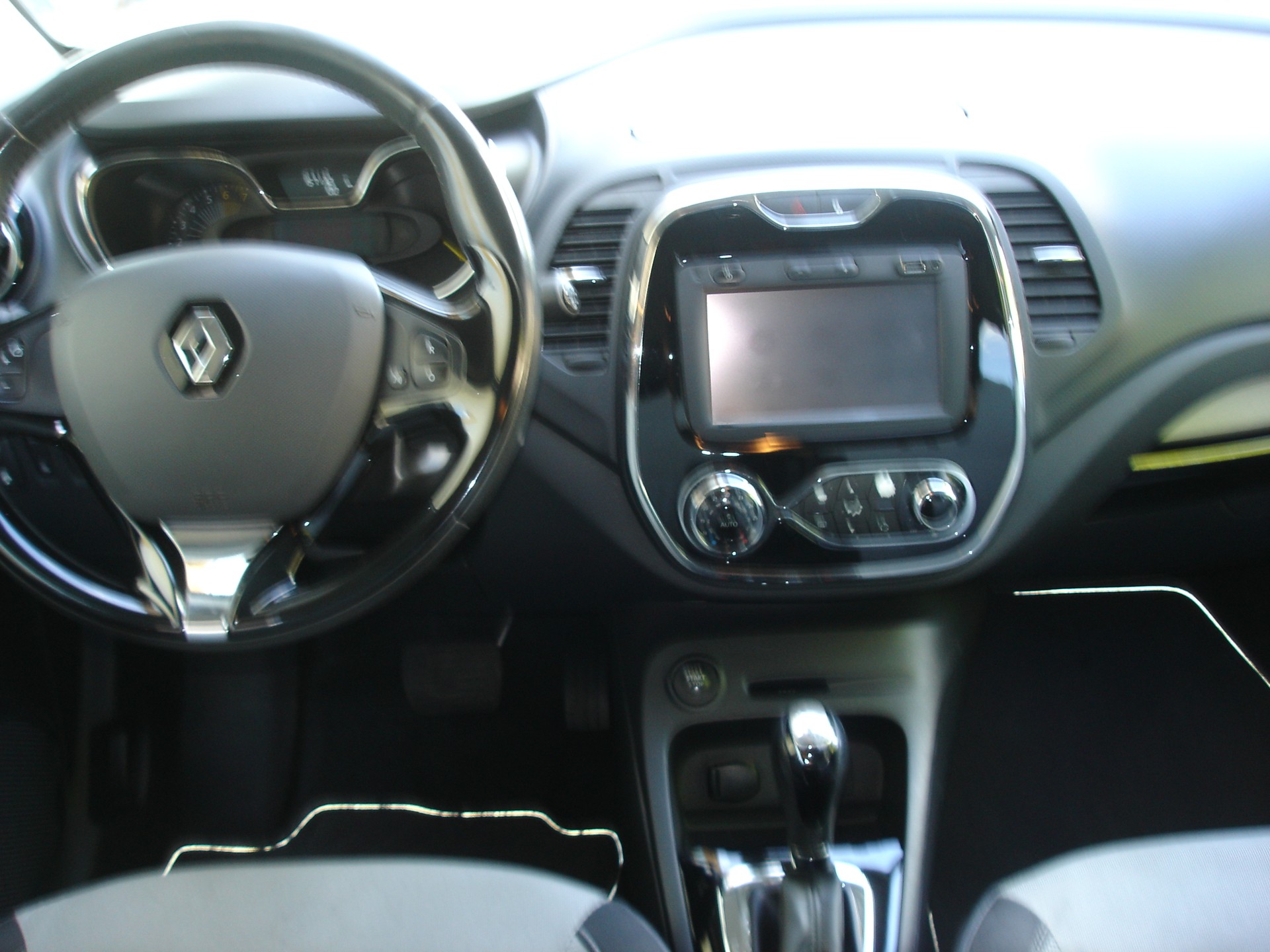 RENAULT Captur 1.2 T 16V Privilège EDC-image-11