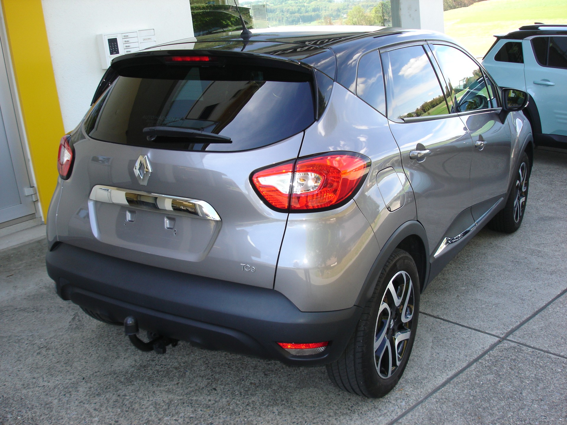 RENAULT Captur 1.2 T 16V Privilège EDC-image-3