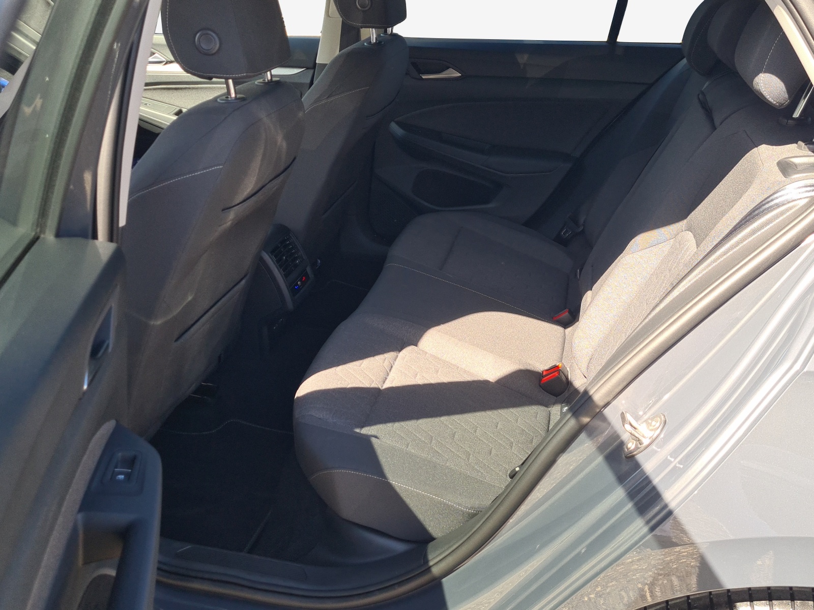 VW Golf 1.5 e TSI mHEV Life DSG-image-11