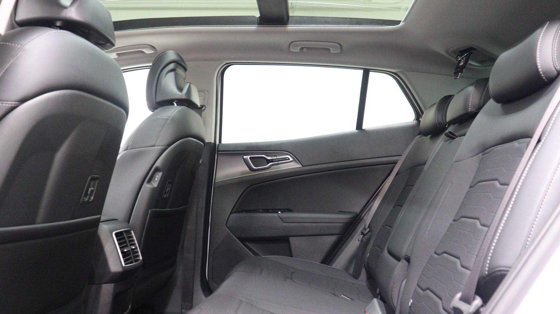 KIA Sportage 1.6 T-GDi PHEV Style-image-3