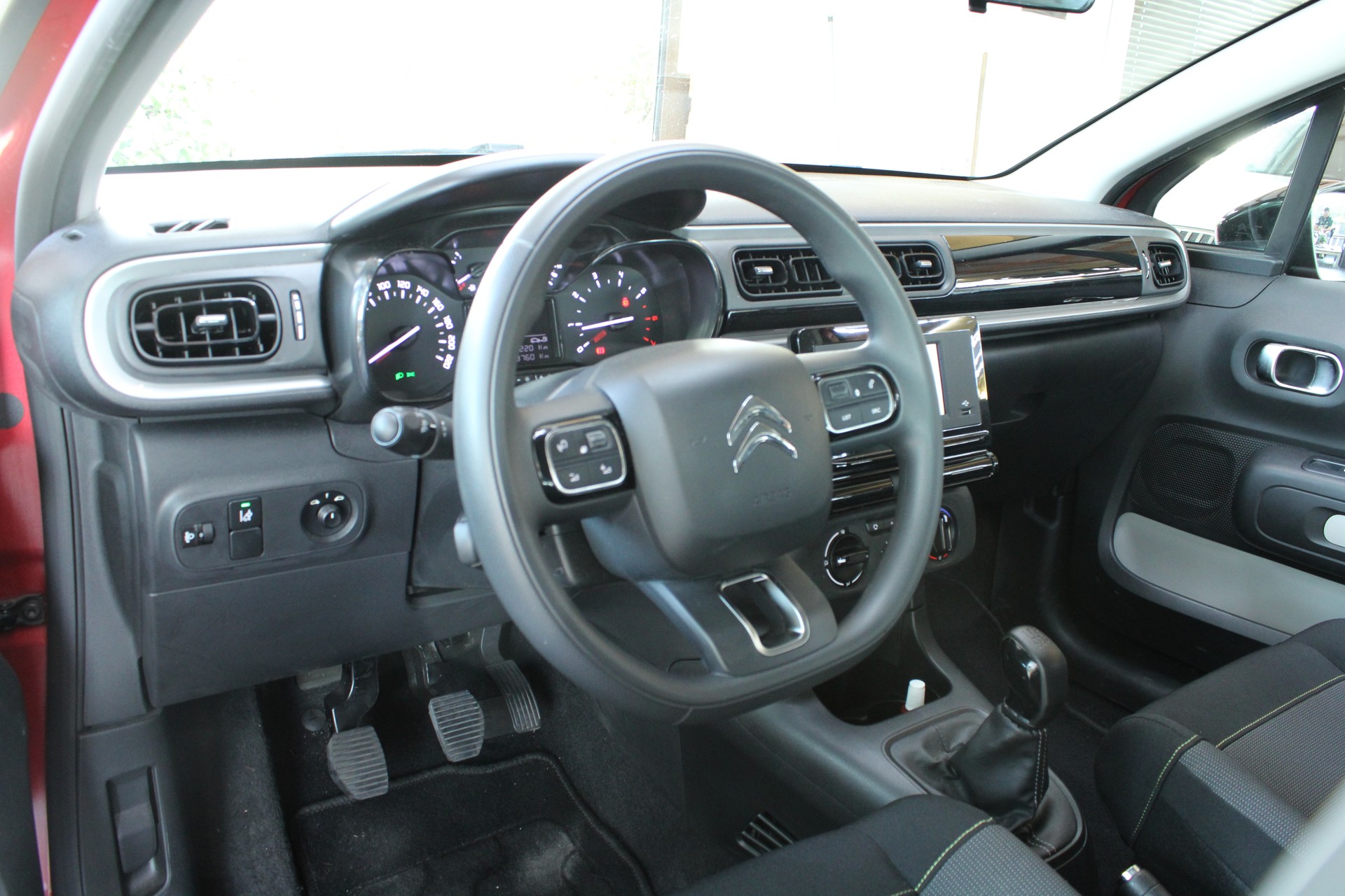 CITROEN C3 1.2i PureTech Swiss Edition-image-5