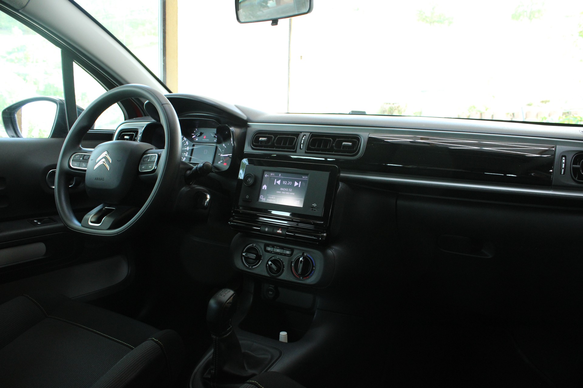 CITROEN C3 1.2i PureTech Swiss Edition-image-7