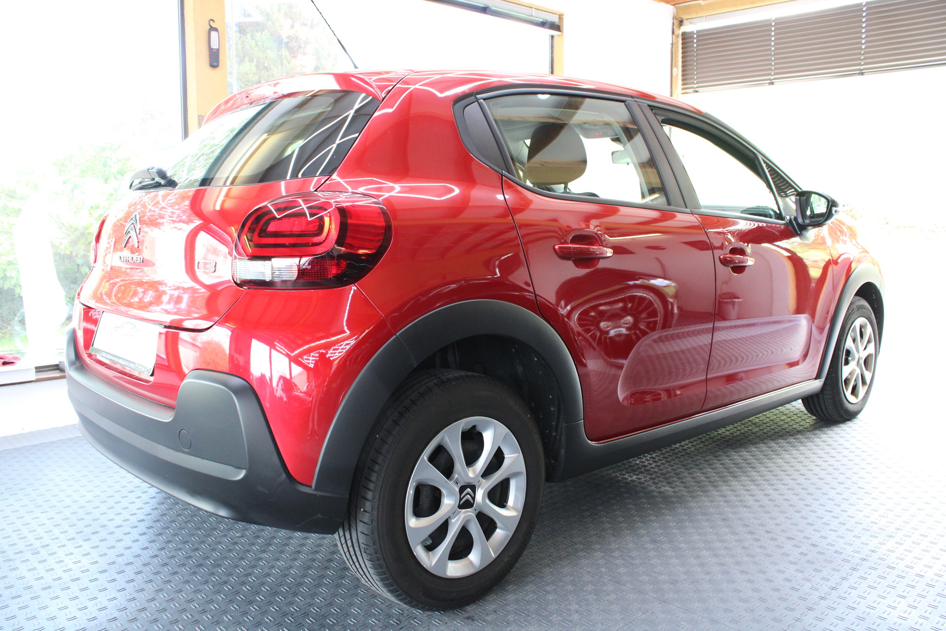 CITROEN C3 1.2i PureTech Swiss Edition-image-3