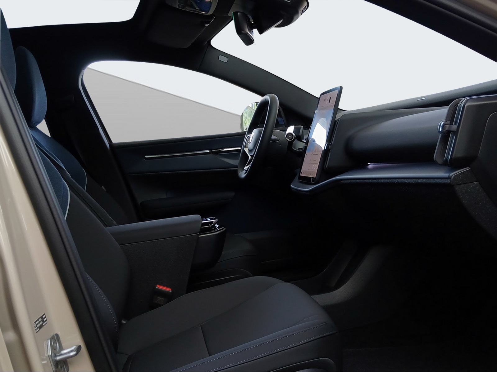 VOLVO EX30 CC E60 Twin Performance AWD-image-13