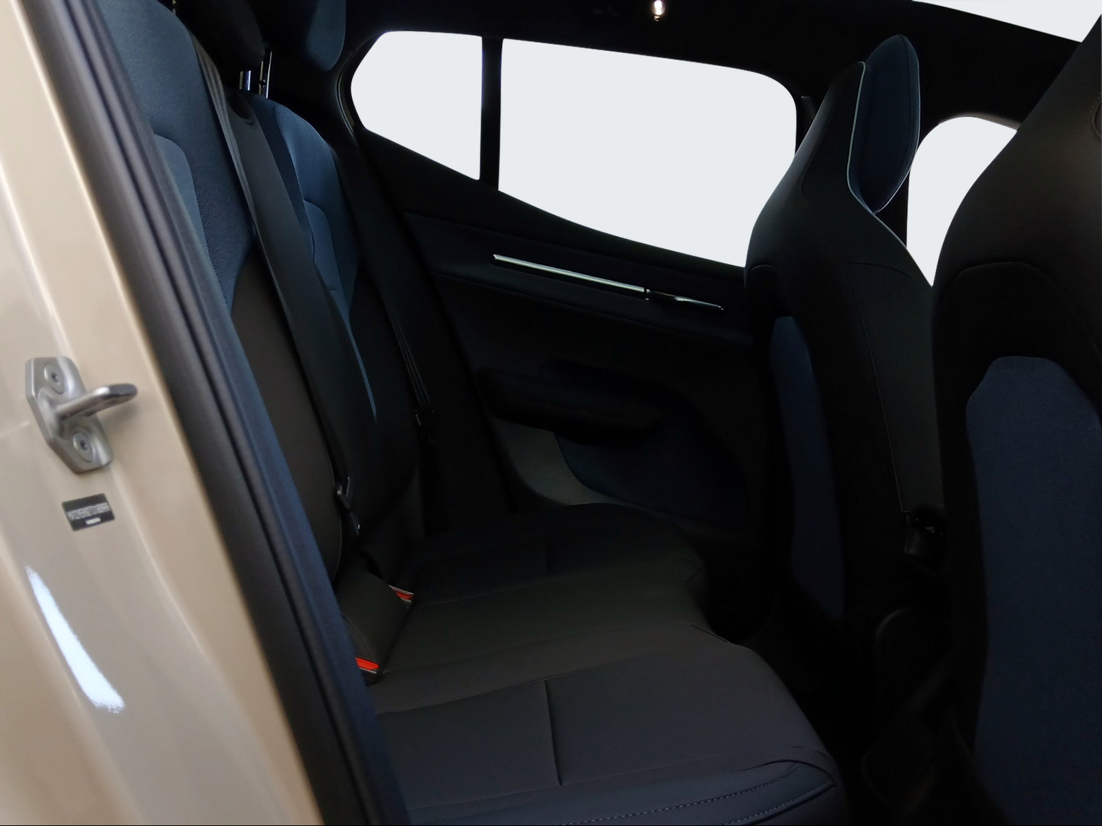 VOLVO EX30 CC E60 Twin Performance AWD-image-12