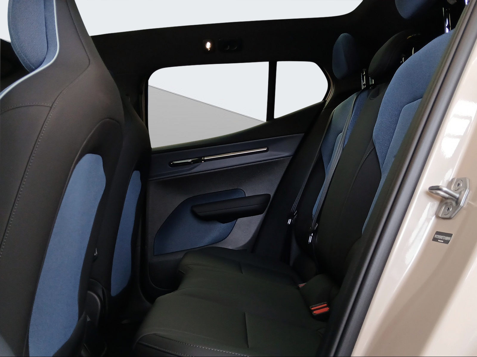 VOLVO EX30 CC E60 Twin Performance AWD-image-11