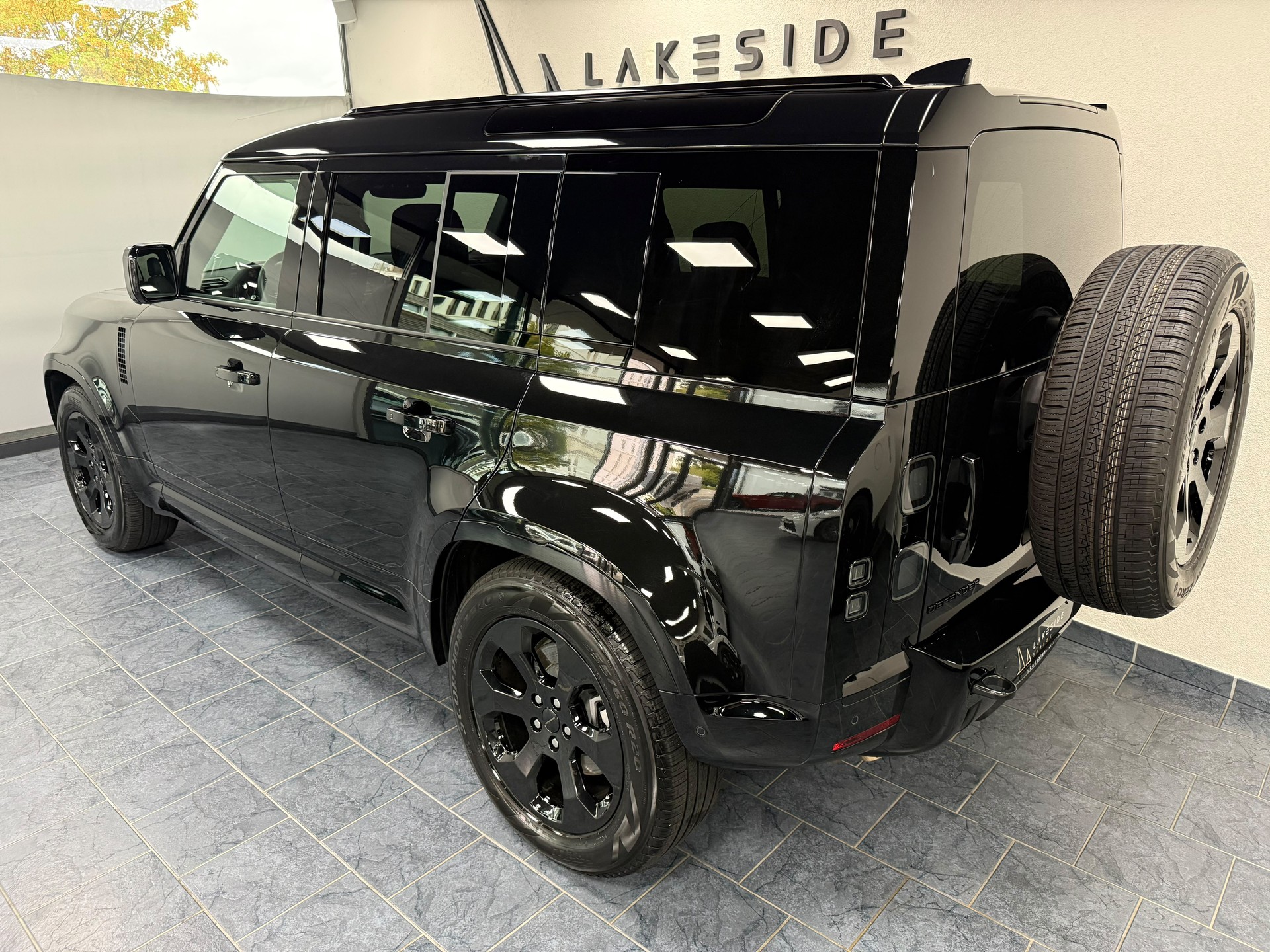 LAND ROVER Defender 110 3.0 D I6 350 X-Dynamic SE AWD AT8-image-5