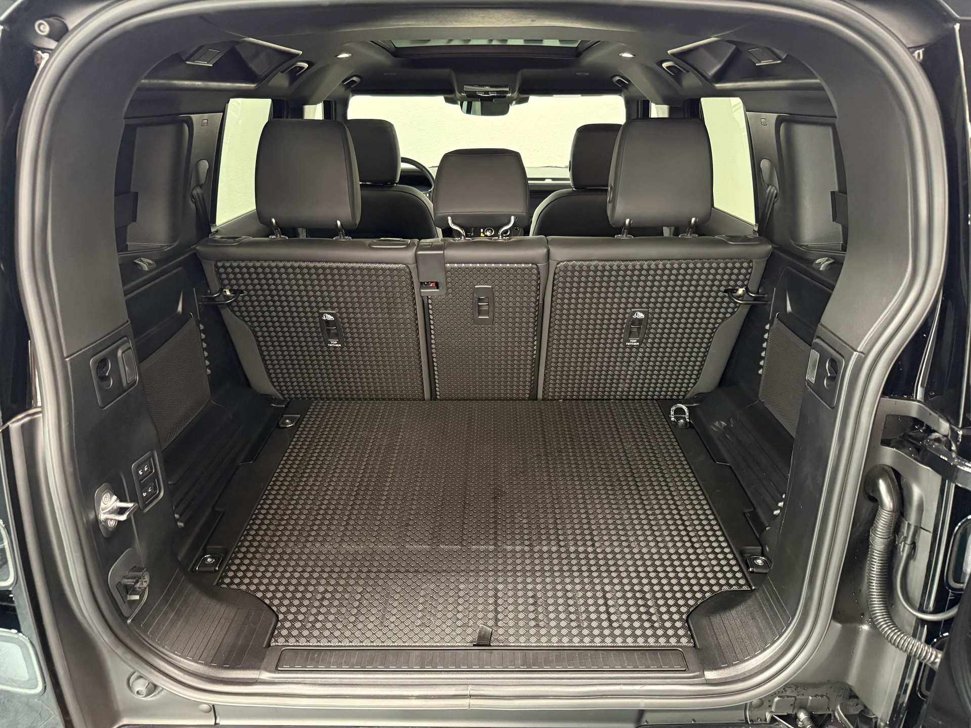 LAND ROVER Defender 110 3.0 D I6 350 X-Dynamic SE AWD AT8-image-26