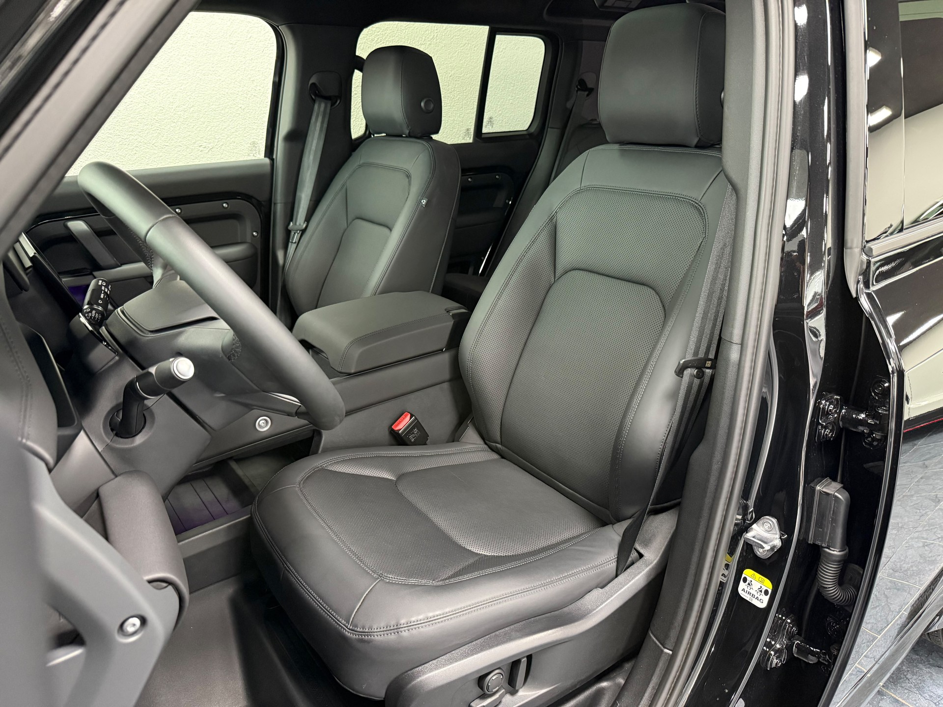 LAND ROVER Defender 110 3.0 D I6 350 X-Dynamic SE AWD AT8-image-14
