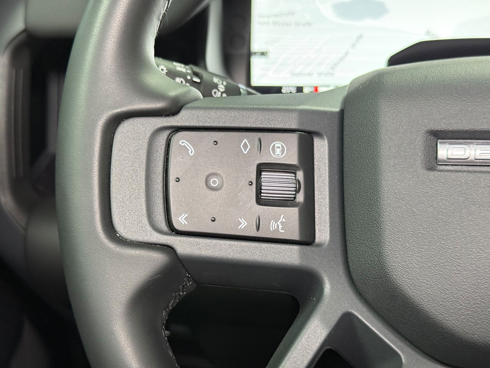 LAND ROVER Defender 110 3.0 D I6 350 X-Dynamic SE AWD AT8-image-16