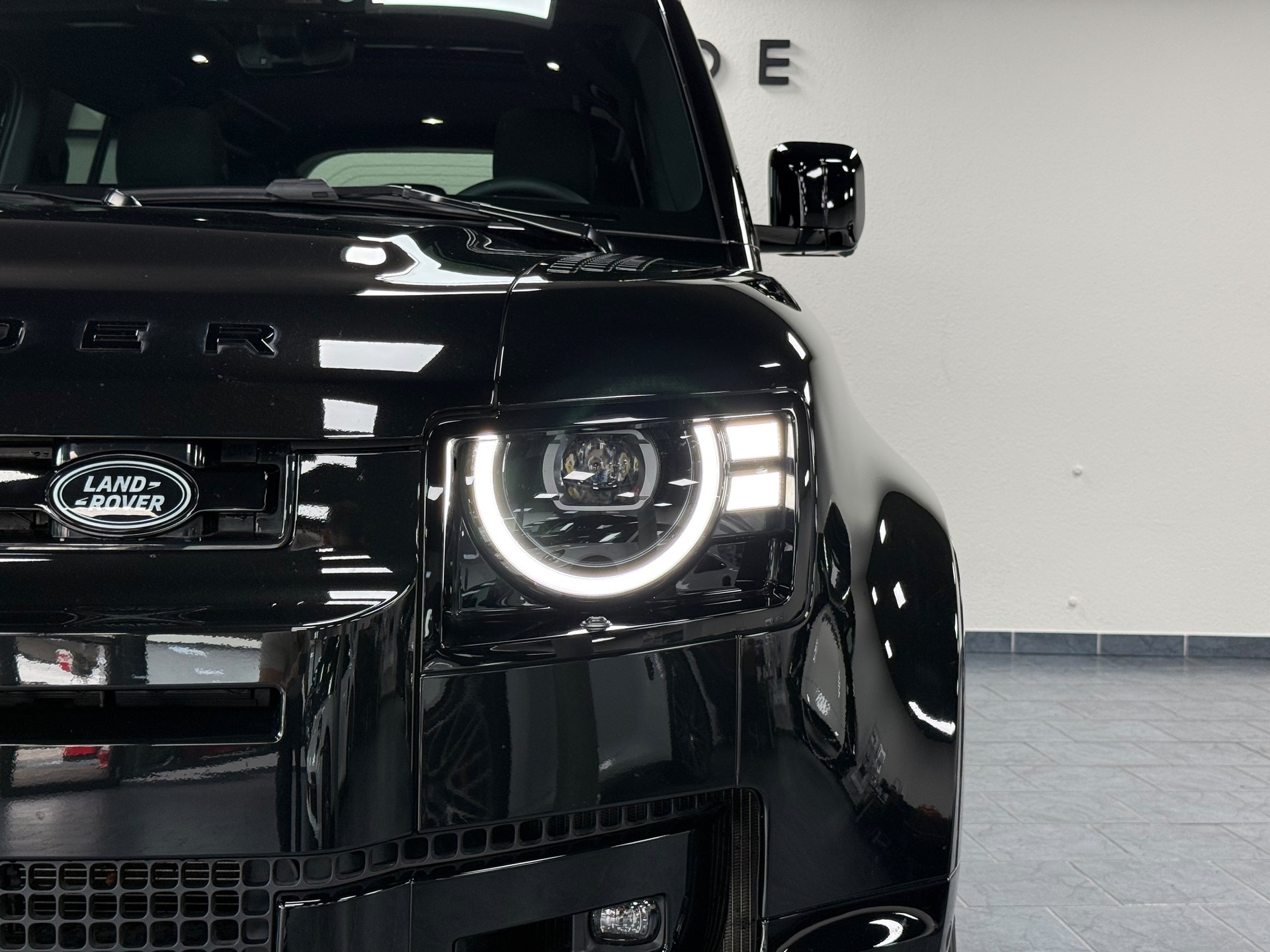 LAND ROVER Defender 110 3.0 D I6 350 X-Dynamic SE AWD AT8-image-8
