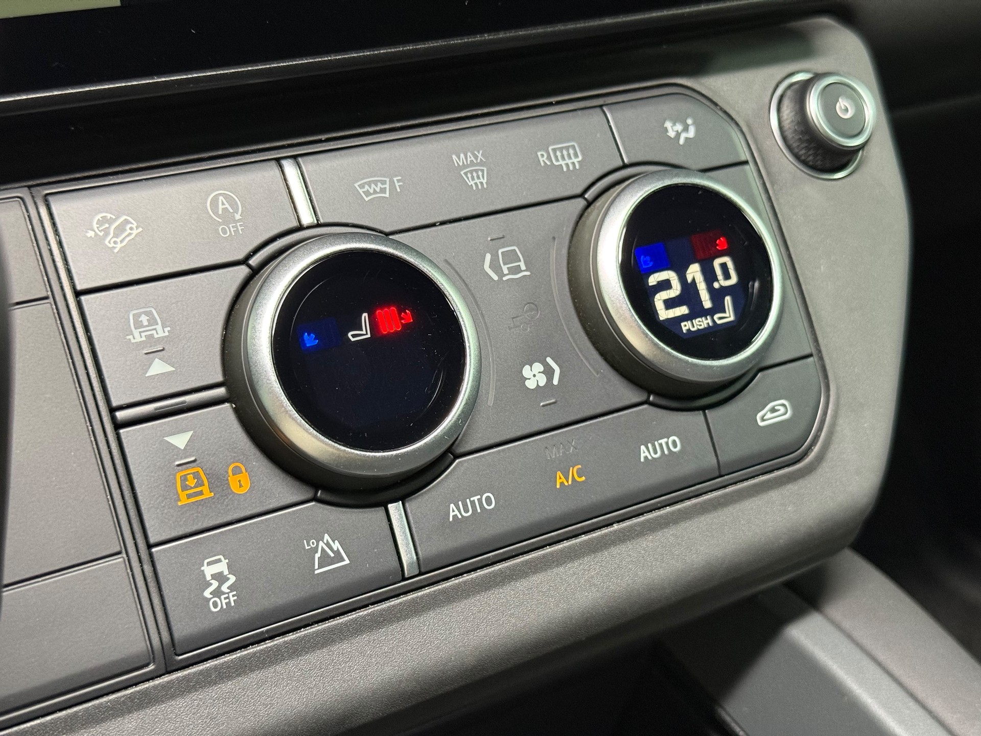 LAND ROVER Defender 110 3.0 D I6 350 X-Dynamic SE AWD AT8-image-23
