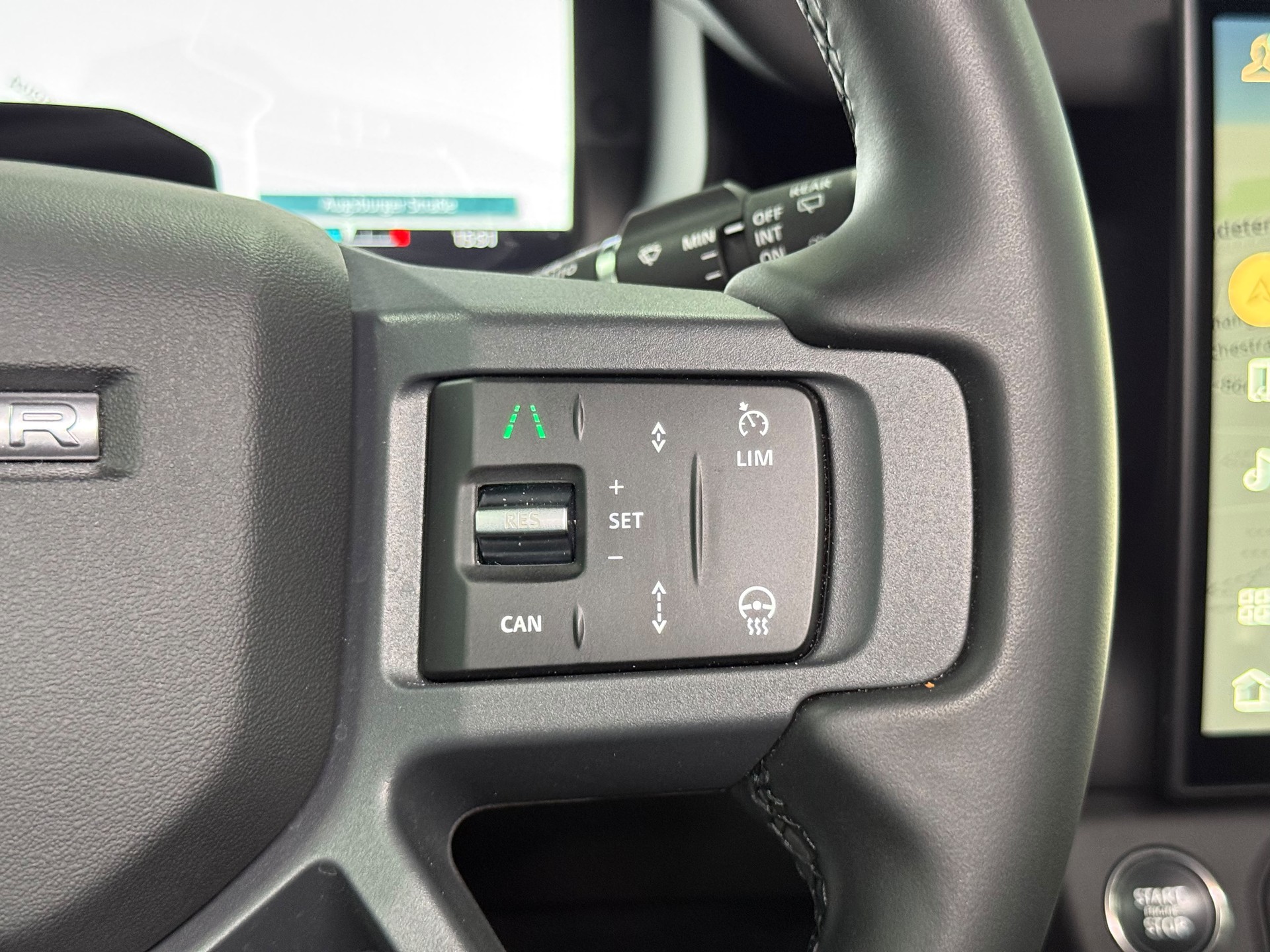 LAND ROVER Defender 110 3.0 D I6 350 X-Dynamic SE AWD AT8-image-17