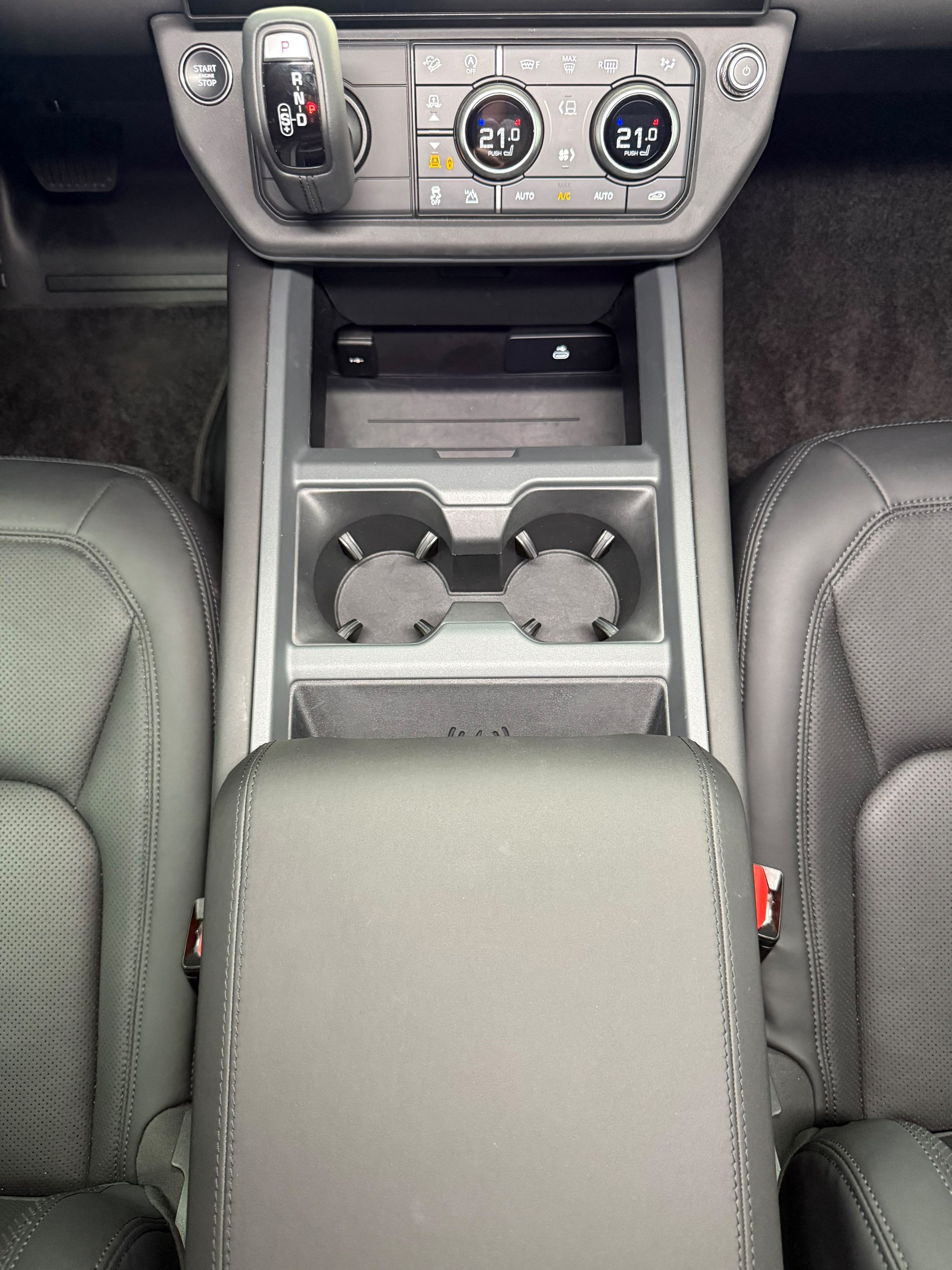 LAND ROVER Defender 110 3.0 D I6 350 X-Dynamic SE AWD AT8-image-21