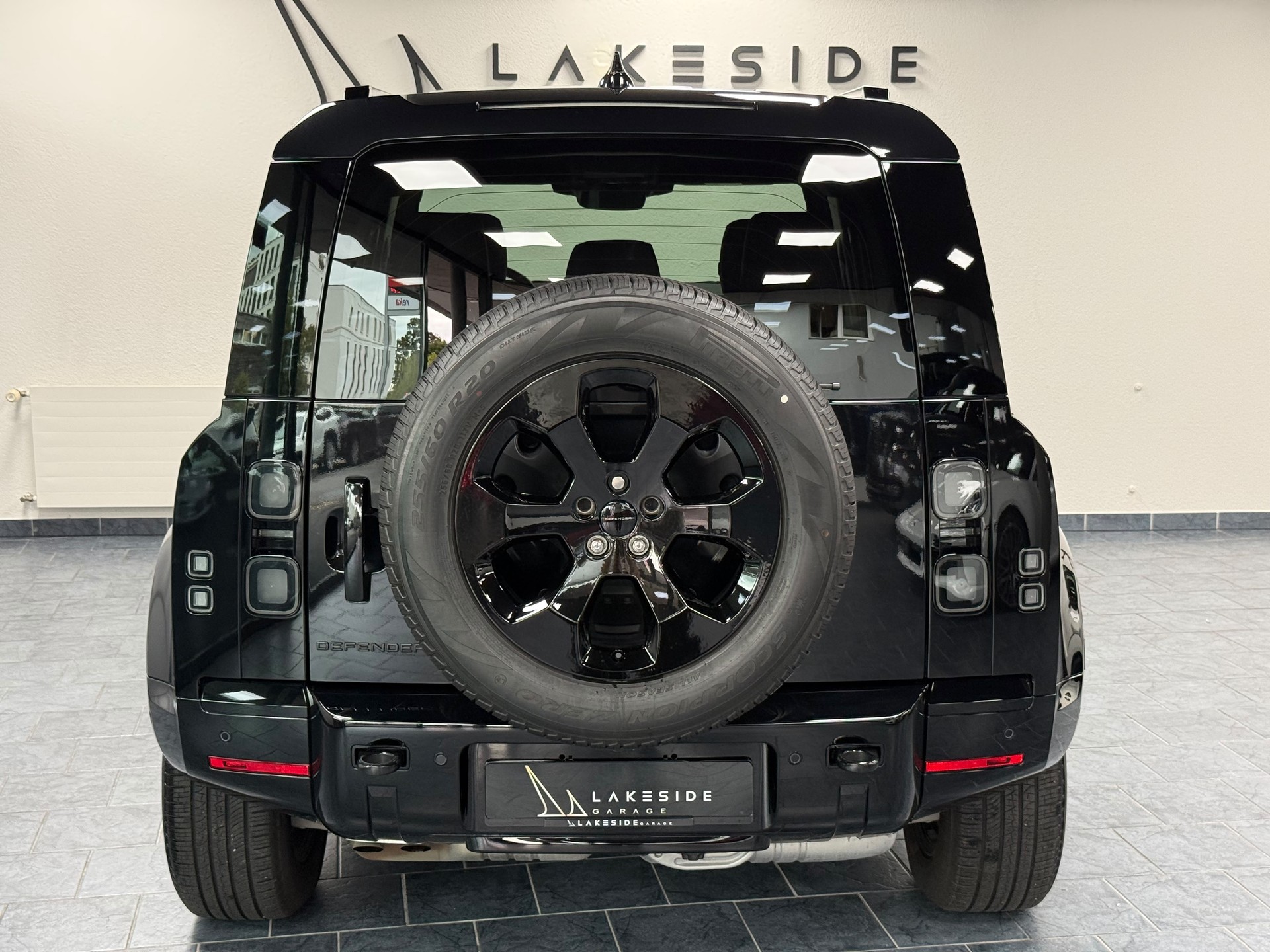 LAND ROVER Defender 110 3.0 D I6 350 X-Dynamic SE AWD AT8-image-4