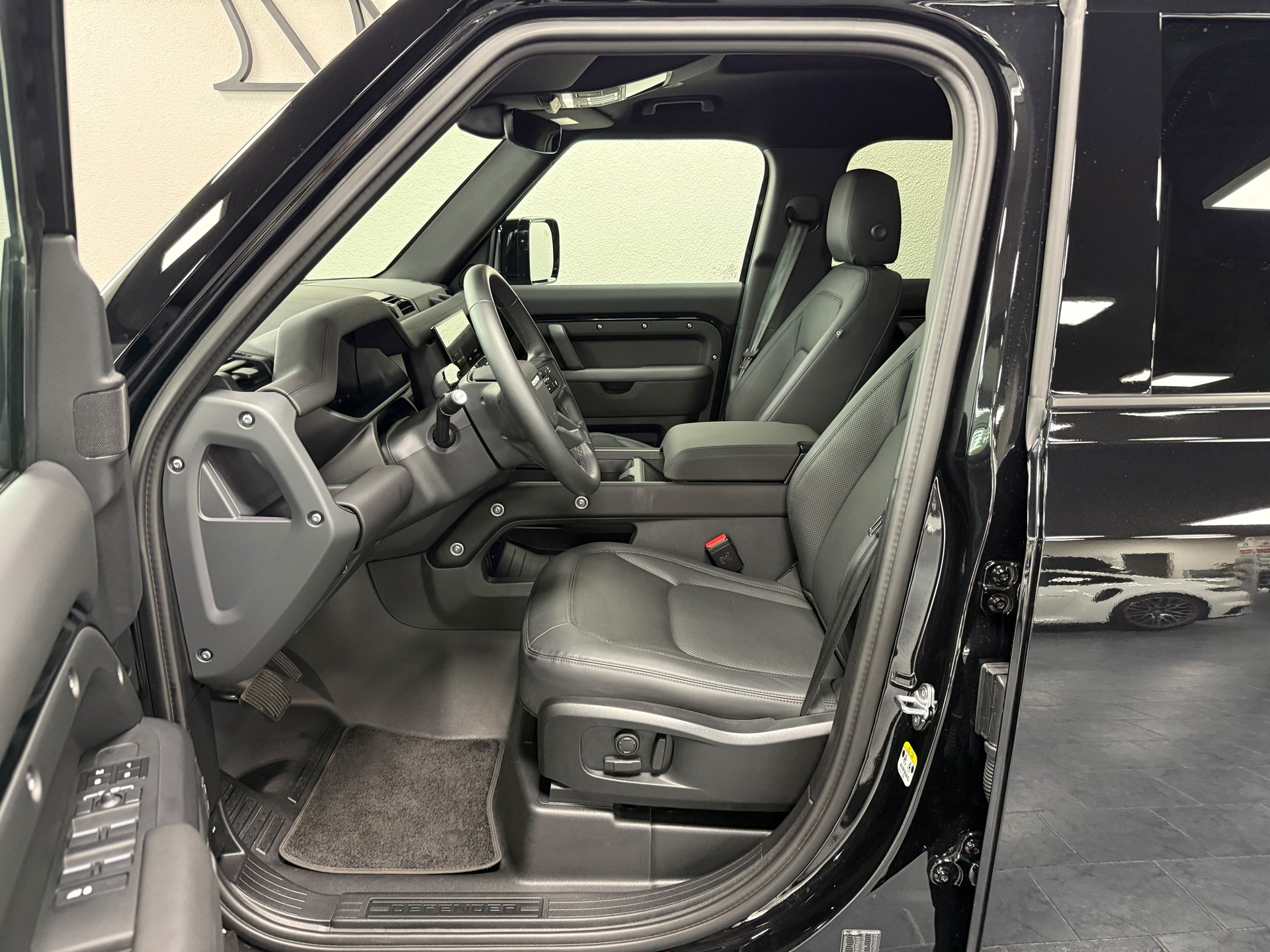LAND ROVER Defender 110 3.0 D I6 350 X-Dynamic SE AWD AT8-image-9