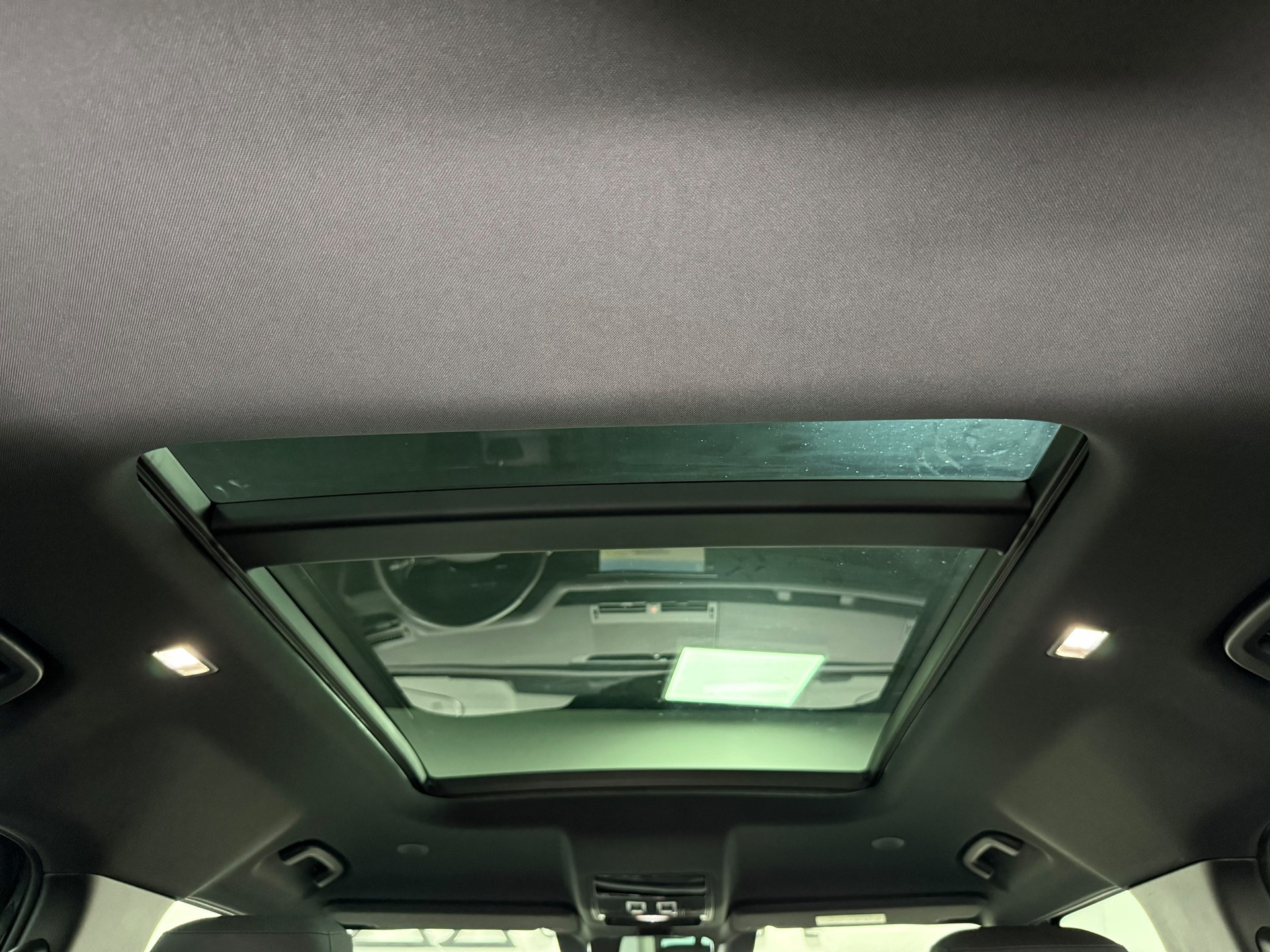 LAND ROVER Defender 110 3.0 D I6 350 X-Dynamic SE AWD AT8-image-25