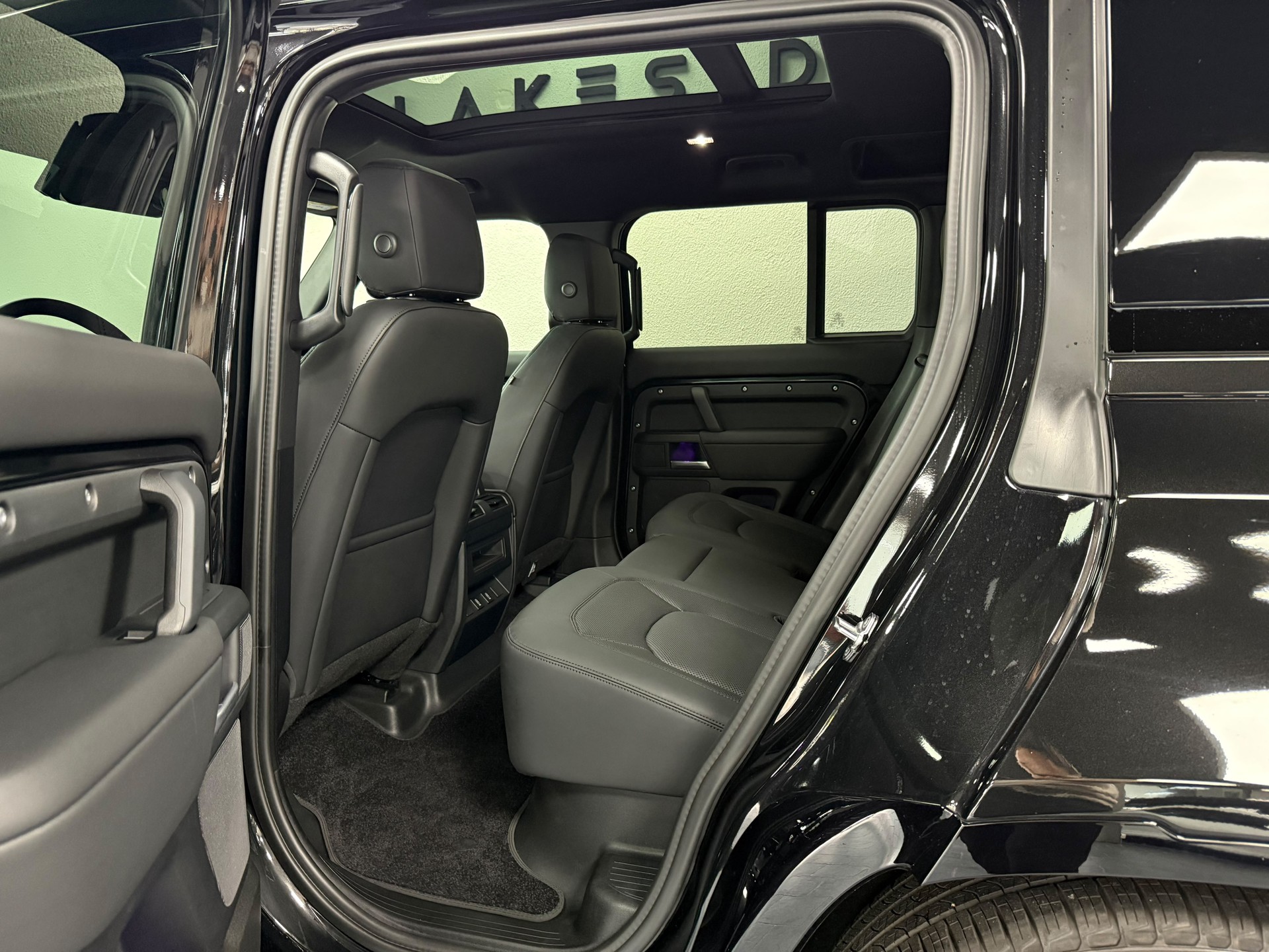 LAND ROVER Defender 110 3.0 D I6 350 X-Dynamic SE AWD AT8-image-10