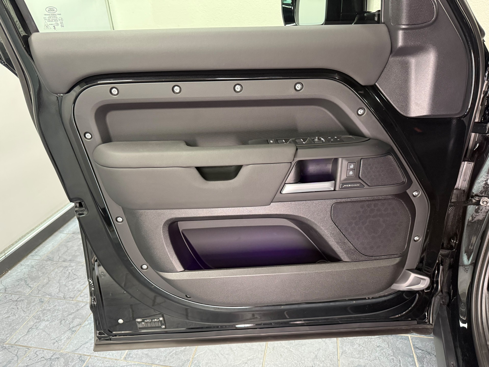 LAND ROVER Defender 110 3.0 D I6 350 X-Dynamic SE AWD AT8-image-11