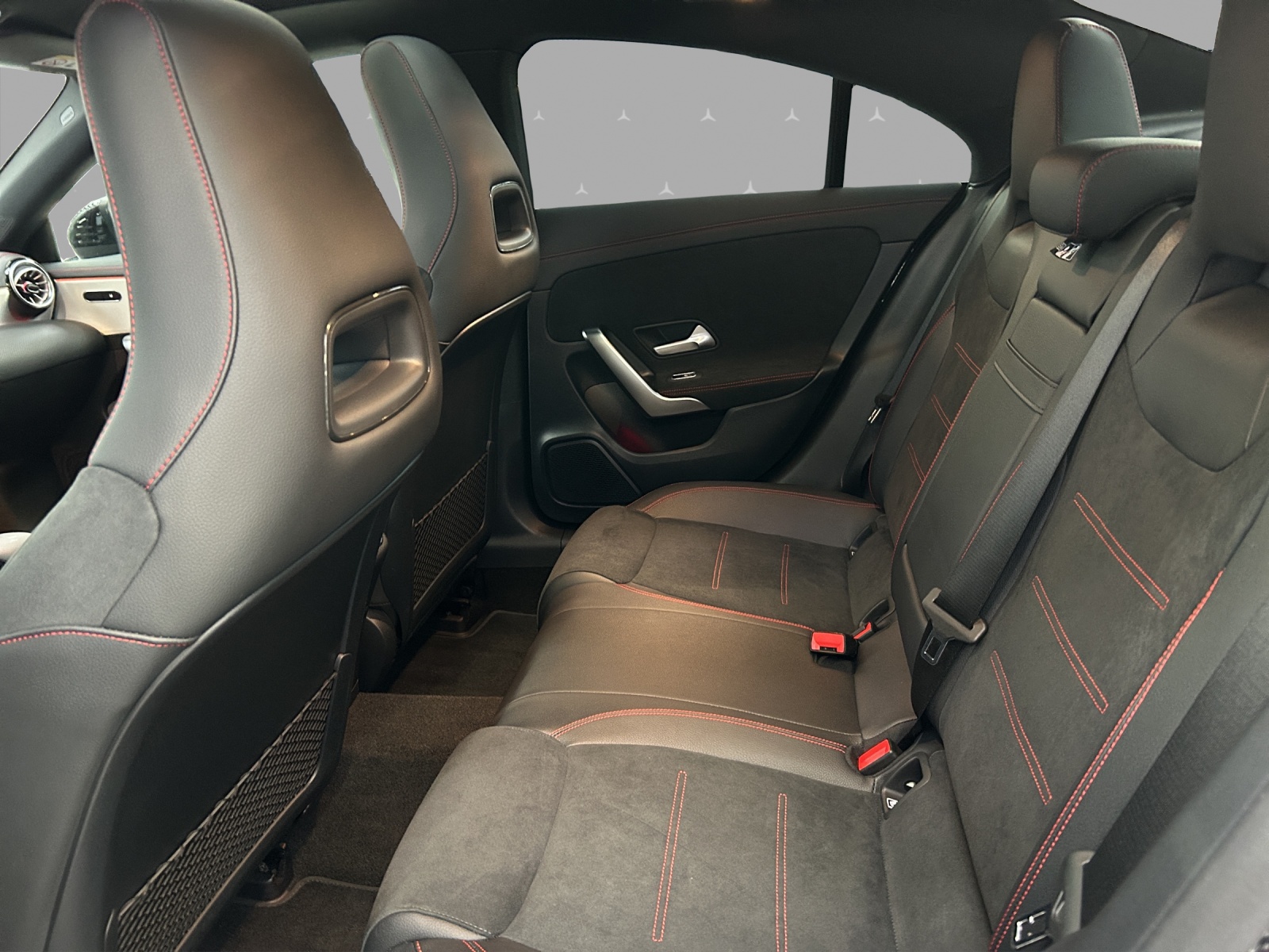 MERCEDES-BENZ CLA 250 4Matic AMG Line 7G-DCT-image-13