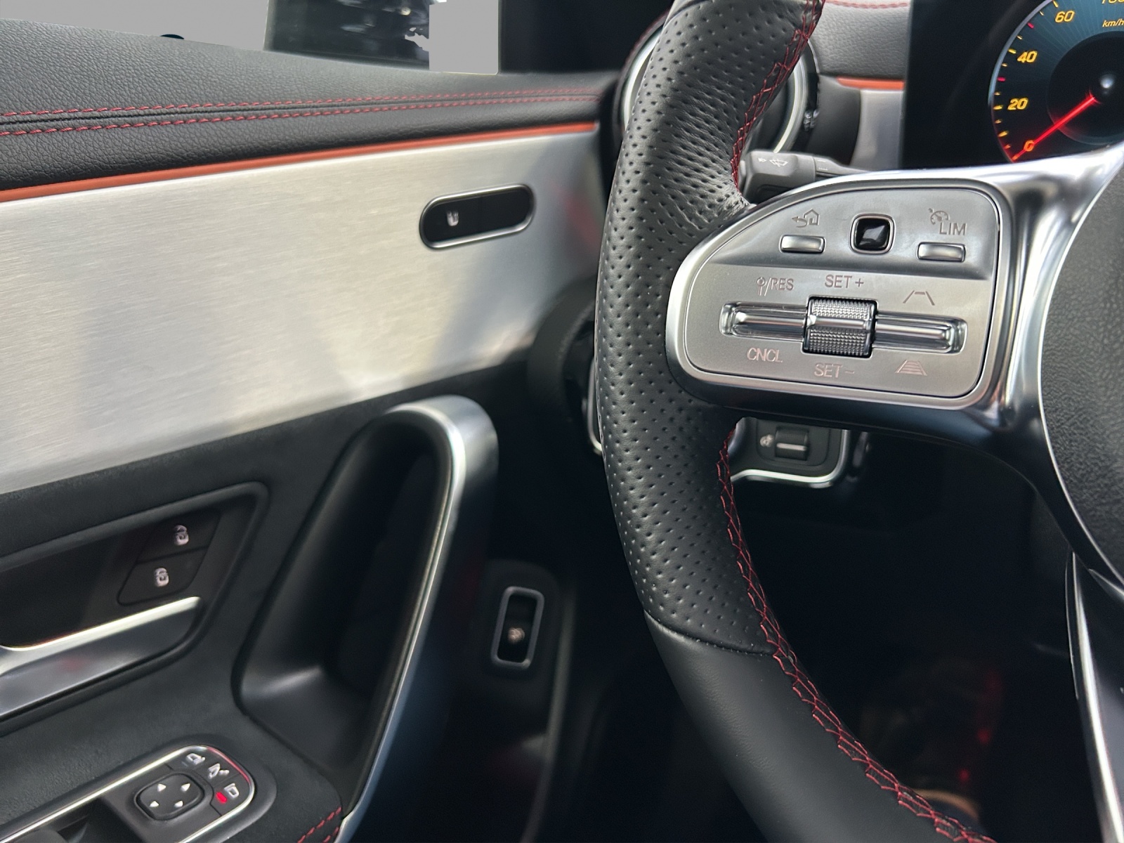 MERCEDES-BENZ CLA 250 4Matic AMG Line 7G-DCT-image-12
