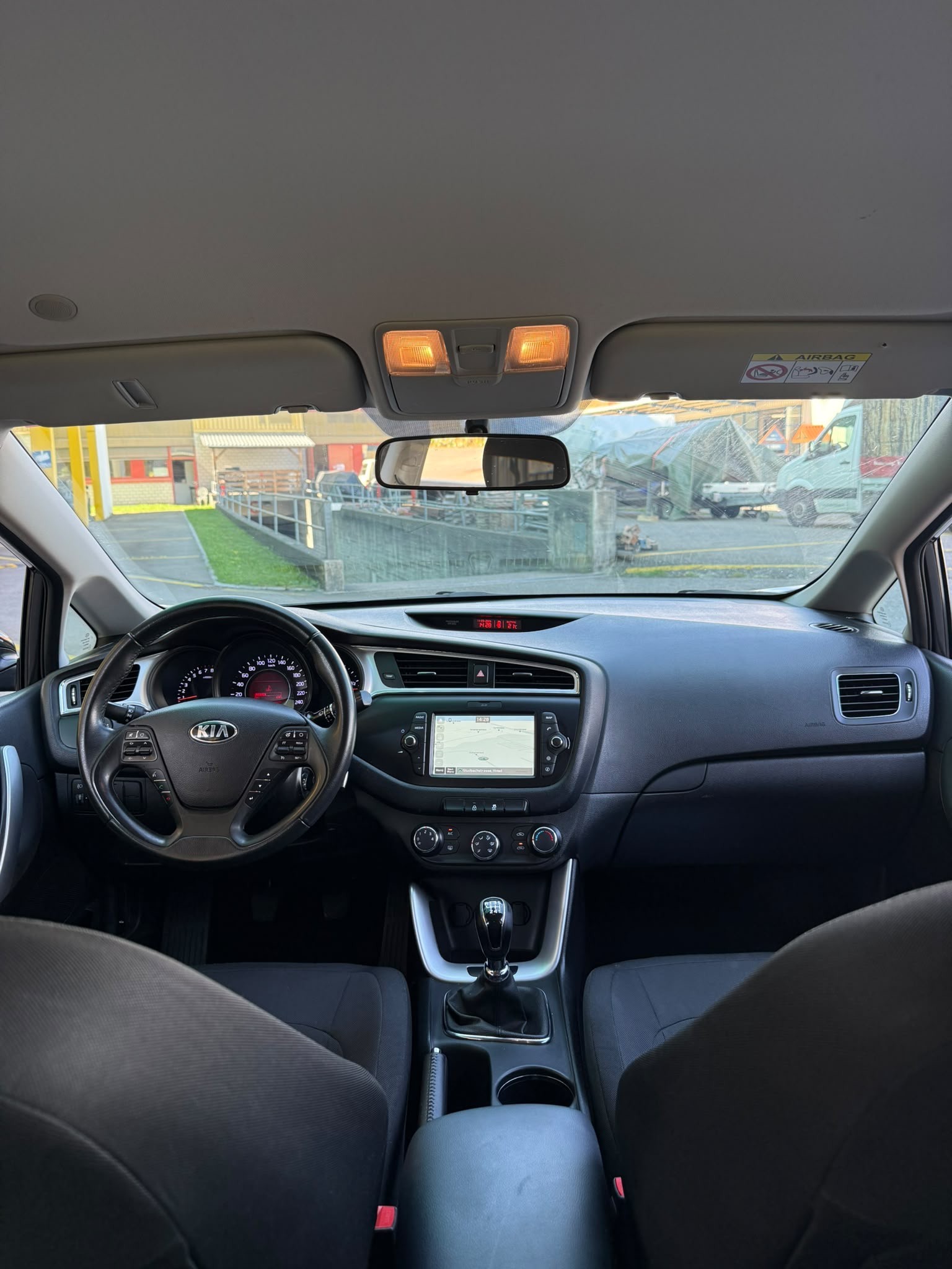 KIA Cee'd Sportswagon 1.6 CRDi Trend-image-9