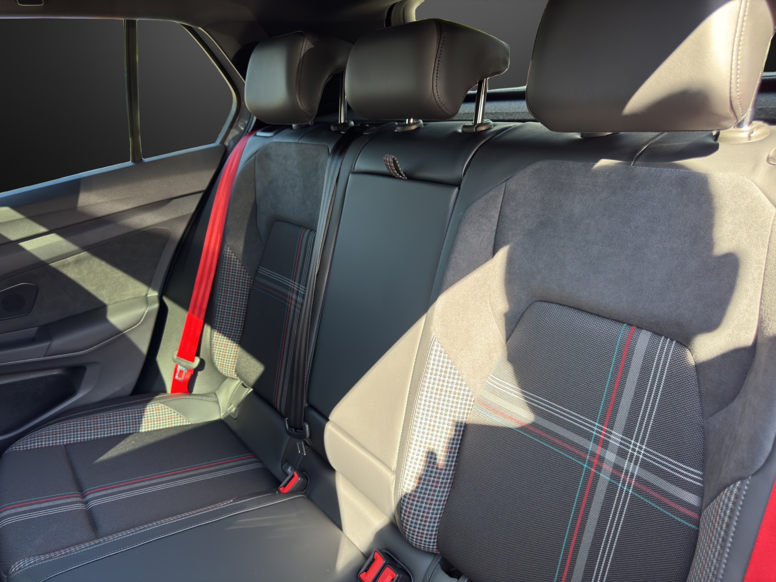 VW Golf 2.0 TSI GTI Edition 50 DSG-image-9