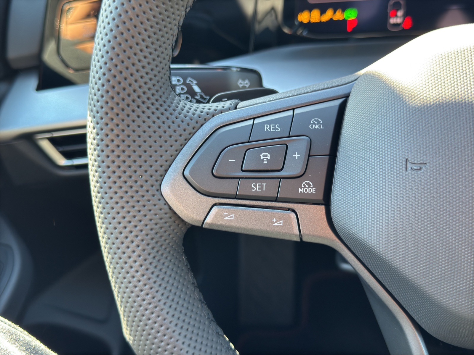 VW Golf 2.0 TSI GTI Edition 50 DSG-image-15