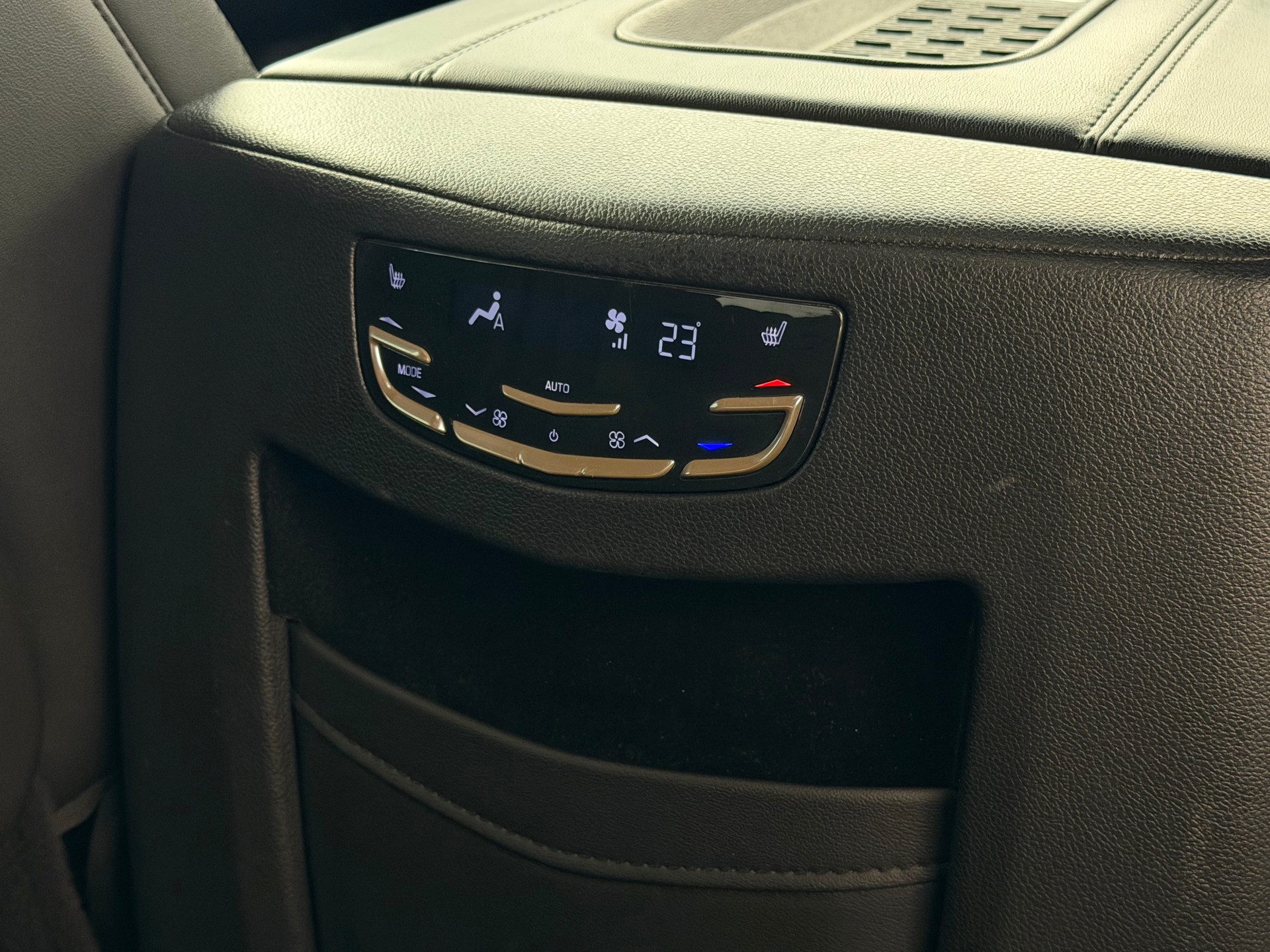 CADILLAC Escalade 6.2 Platinum Automatic-image-30