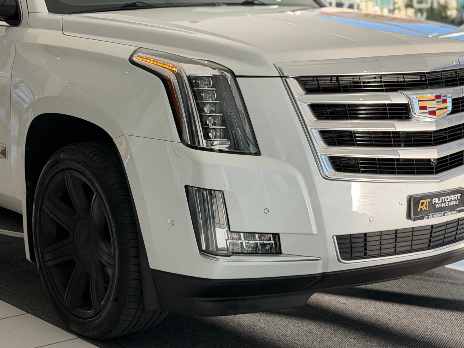 CADILLAC Escalade 6.2 Platinum Automatic-image-7