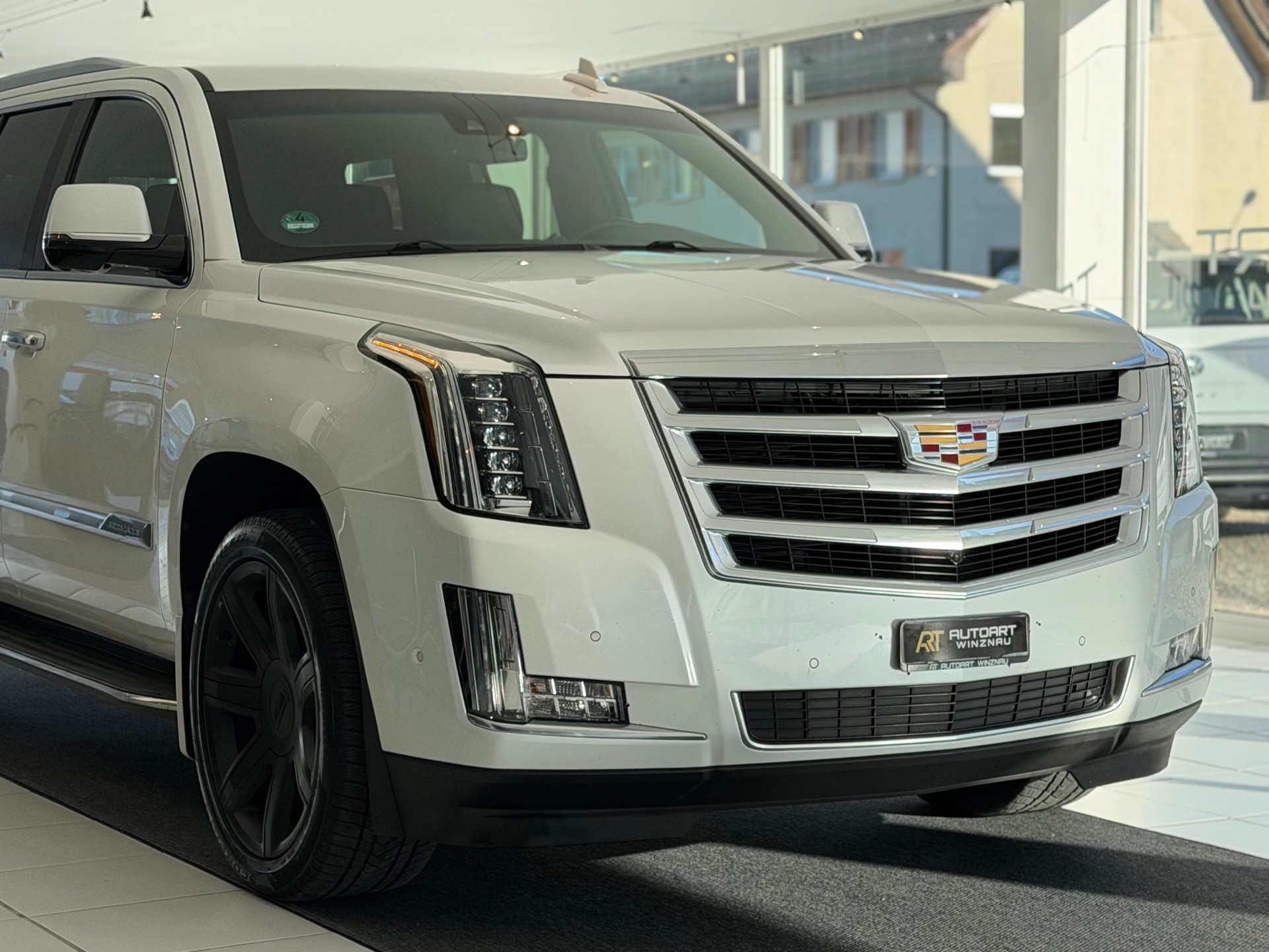 CADILLAC Escalade 6.2 Platinum Automatic-image-2