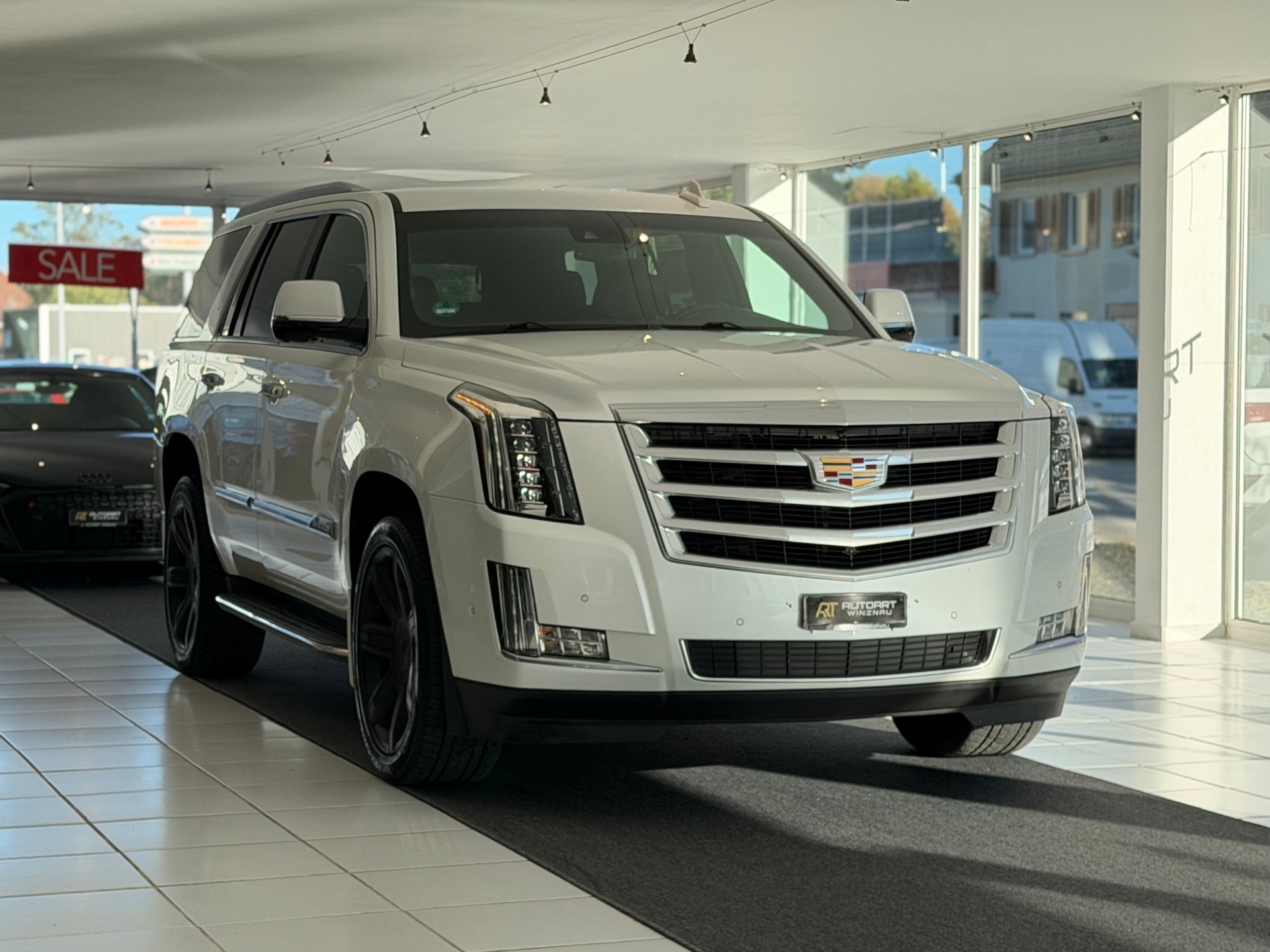 CADILLAC Escalade 6.2 Platinum Automatic-image-1