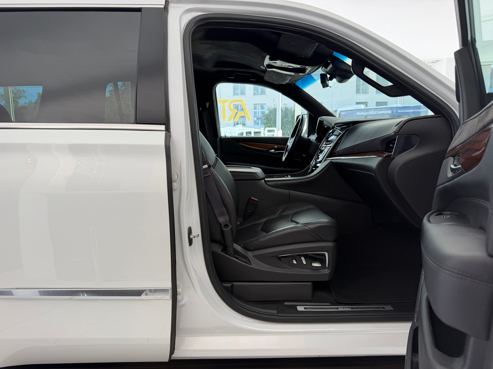 CADILLAC Escalade 6.2 Platinum Automatic-image-13