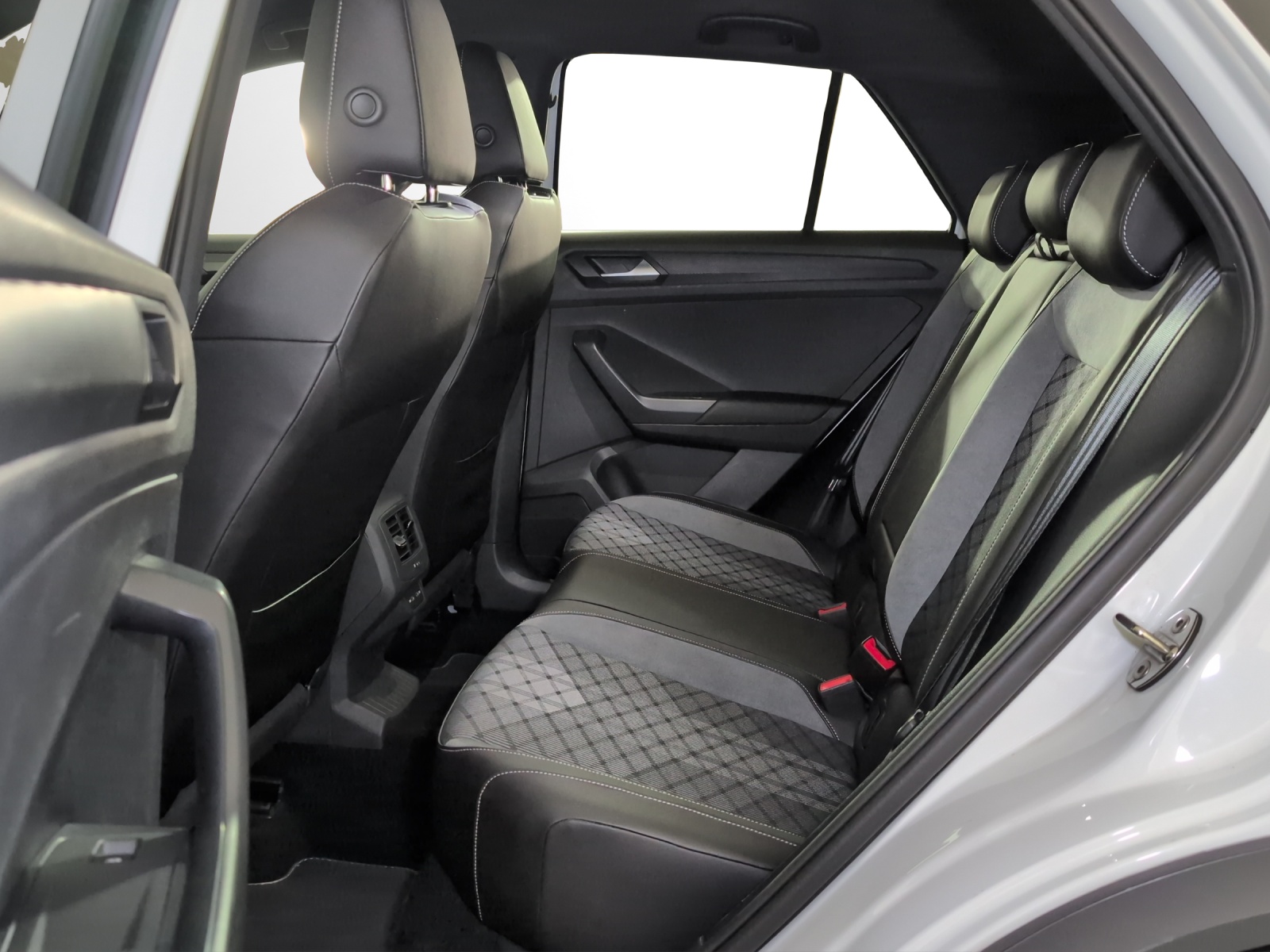 VW T-Roc 2.0 TSI R-Line DSG 4Motion-image-7