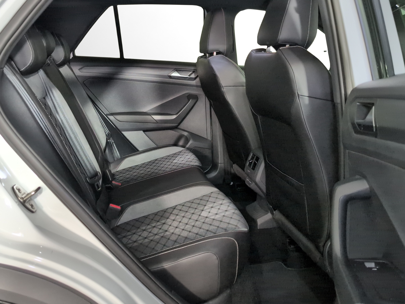 VW T-Roc 2.0 TSI R-Line DSG 4Motion-image-8