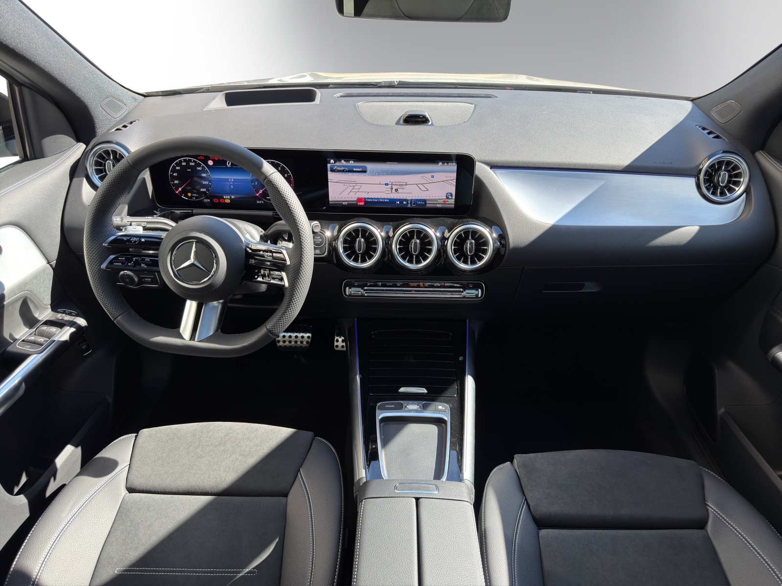 MERCEDES-BENZ GLA 200 Night Star 7G-DCT-image-11