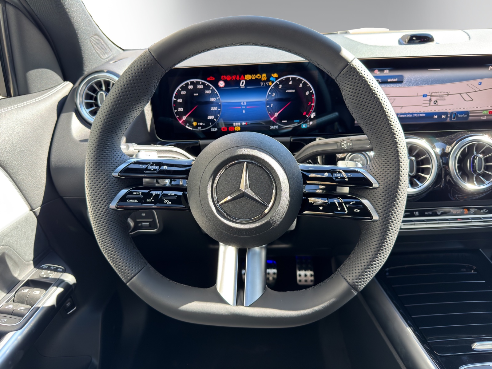 MERCEDES-BENZ GLA 200 Night Star 7G-DCT-image-13