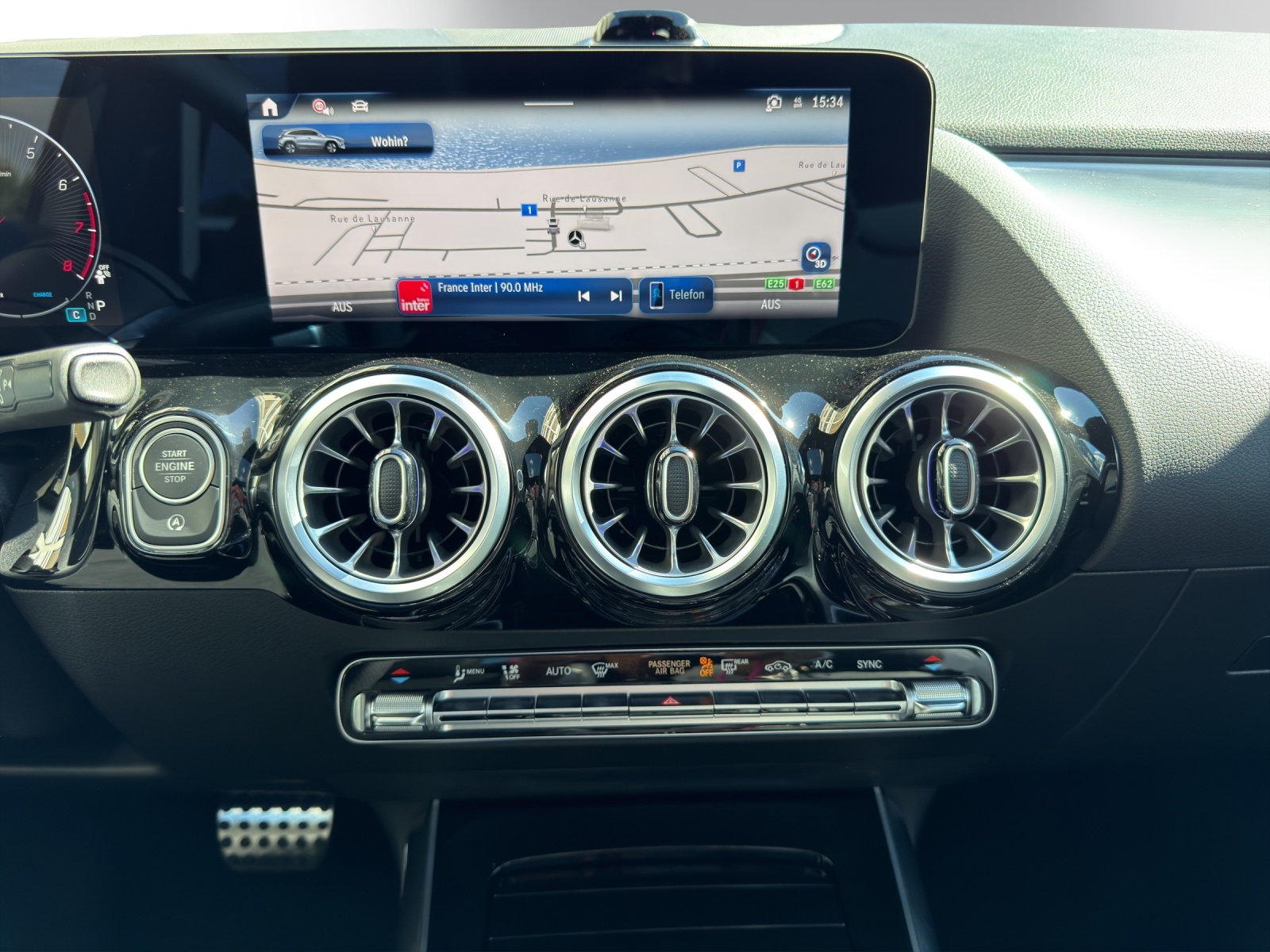 MERCEDES-BENZ GLA 200 Night Star 7G-DCT-image-14