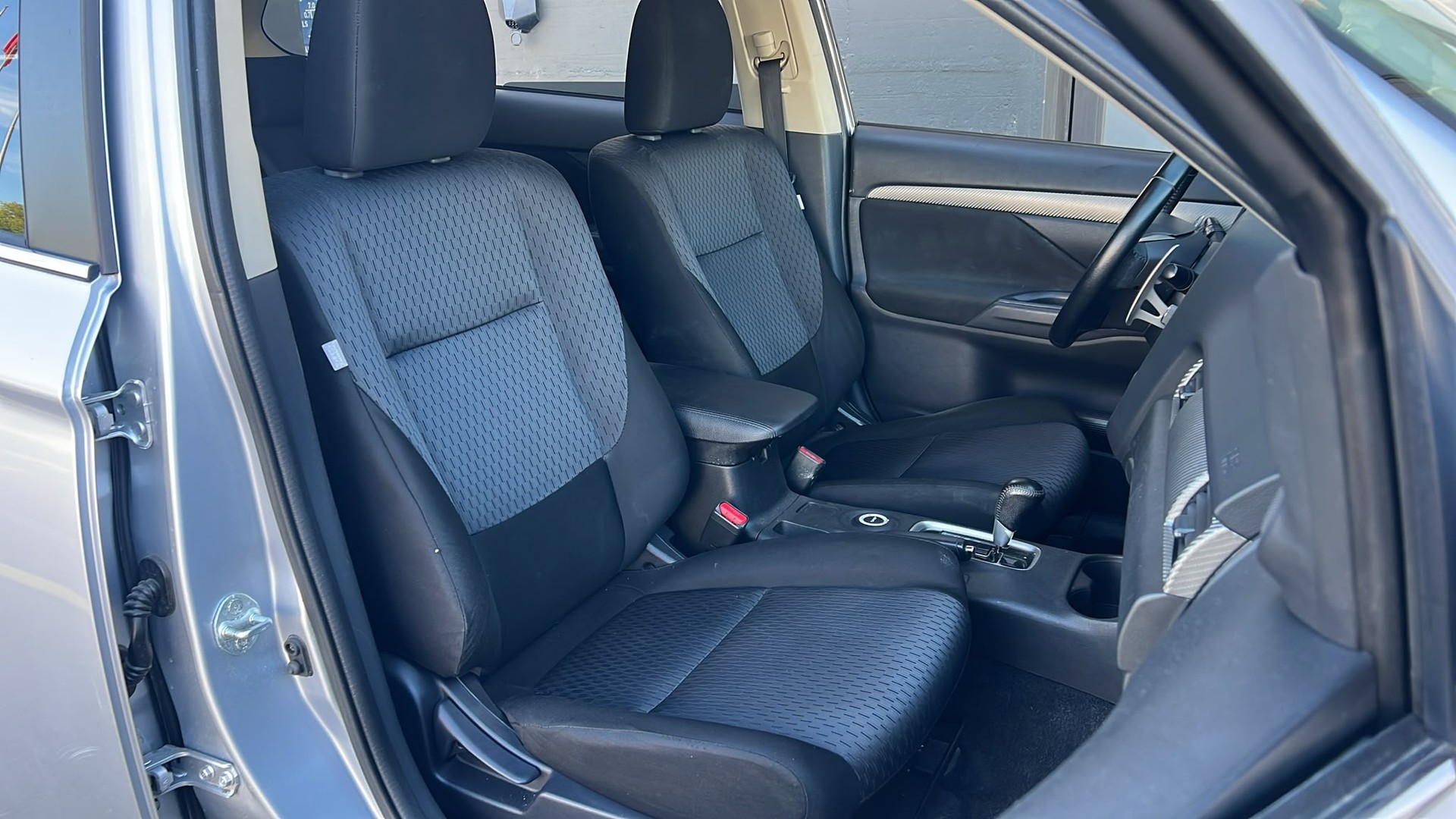 MITSUBISHI Outlander 2.0 Intense CVT-image-12