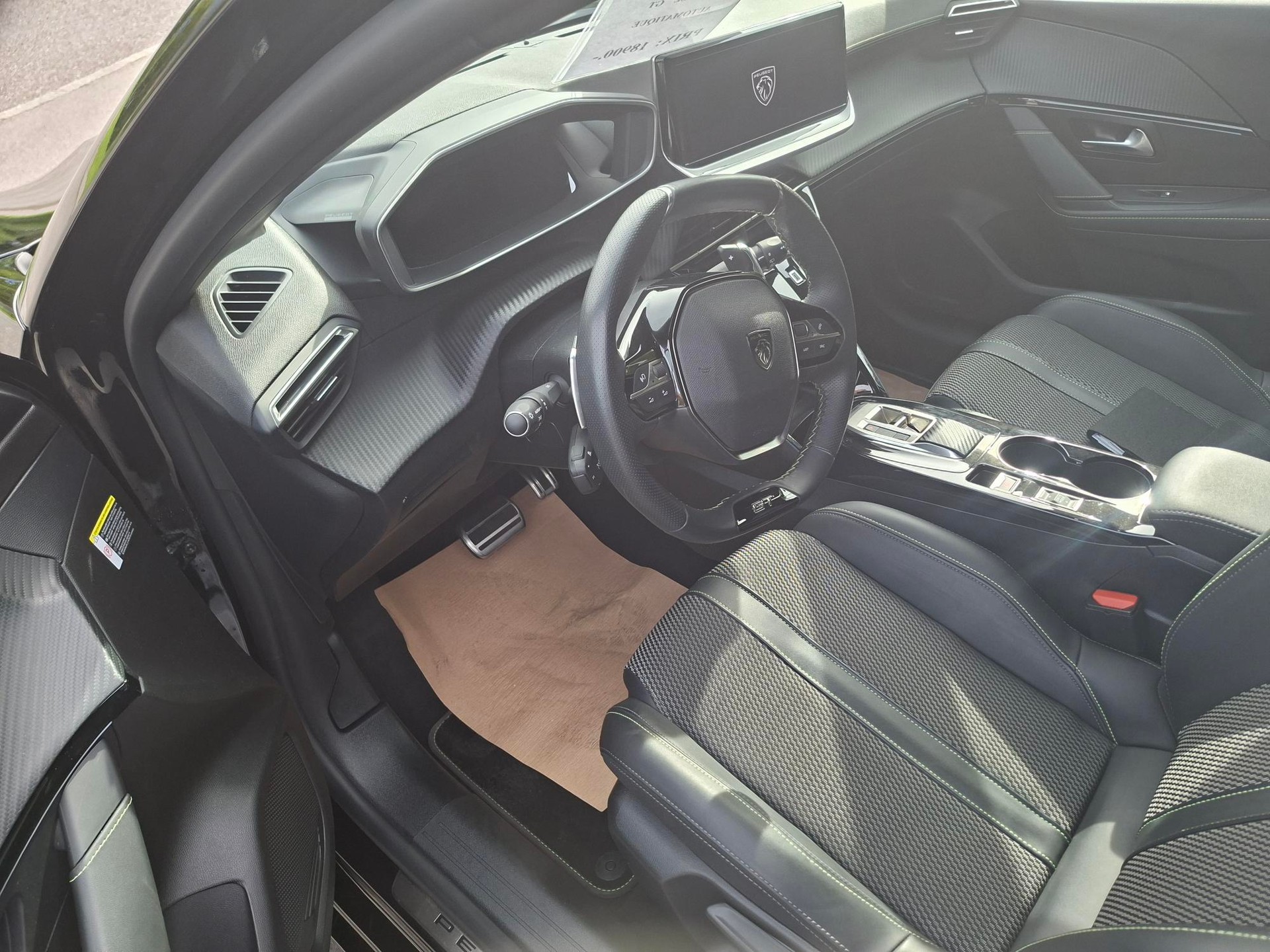 PEUGEOT 208 1.2 MHEV 145 GT-image-9