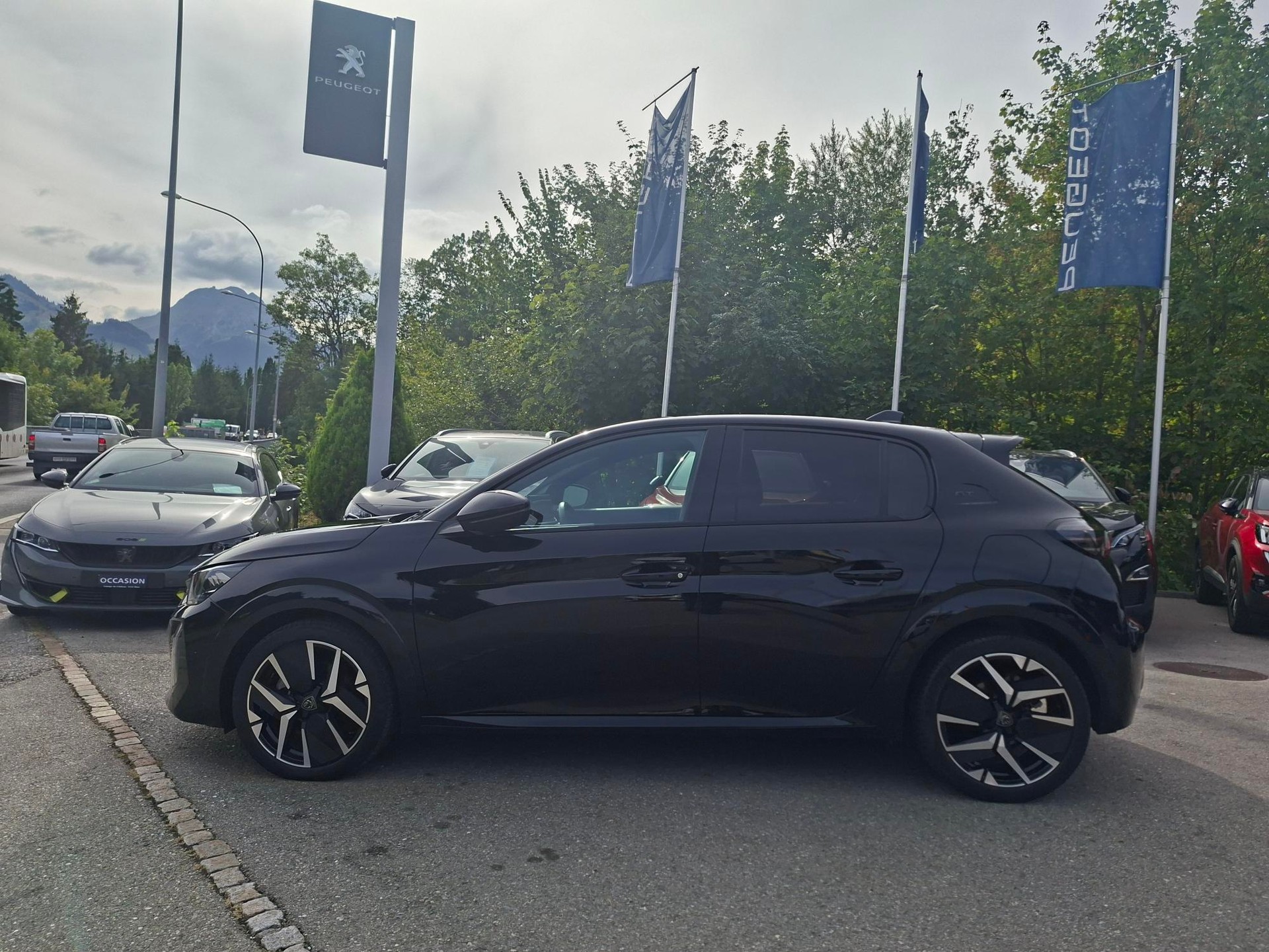 PEUGEOT 208 1.2 MHEV 145 GT-image-0
