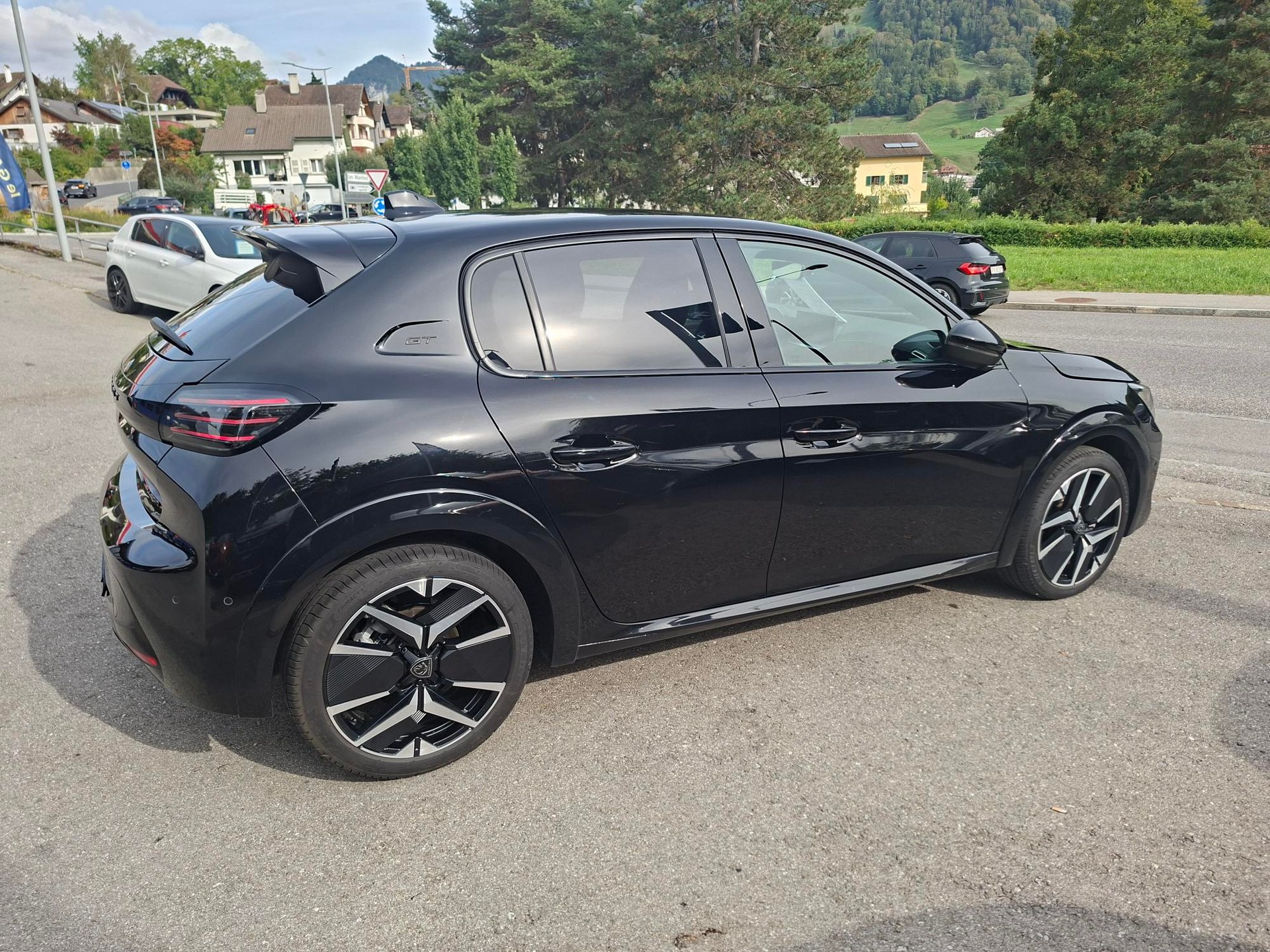 PEUGEOT 208 1.2 MHEV 145 GT-image-4