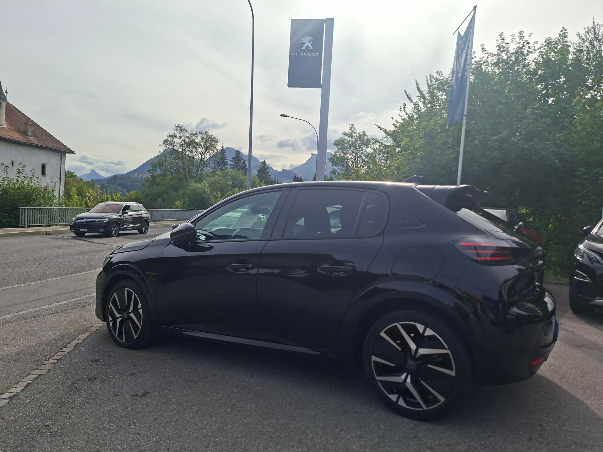 PEUGEOT 208 1.2 MHEV 145 GT-image-1