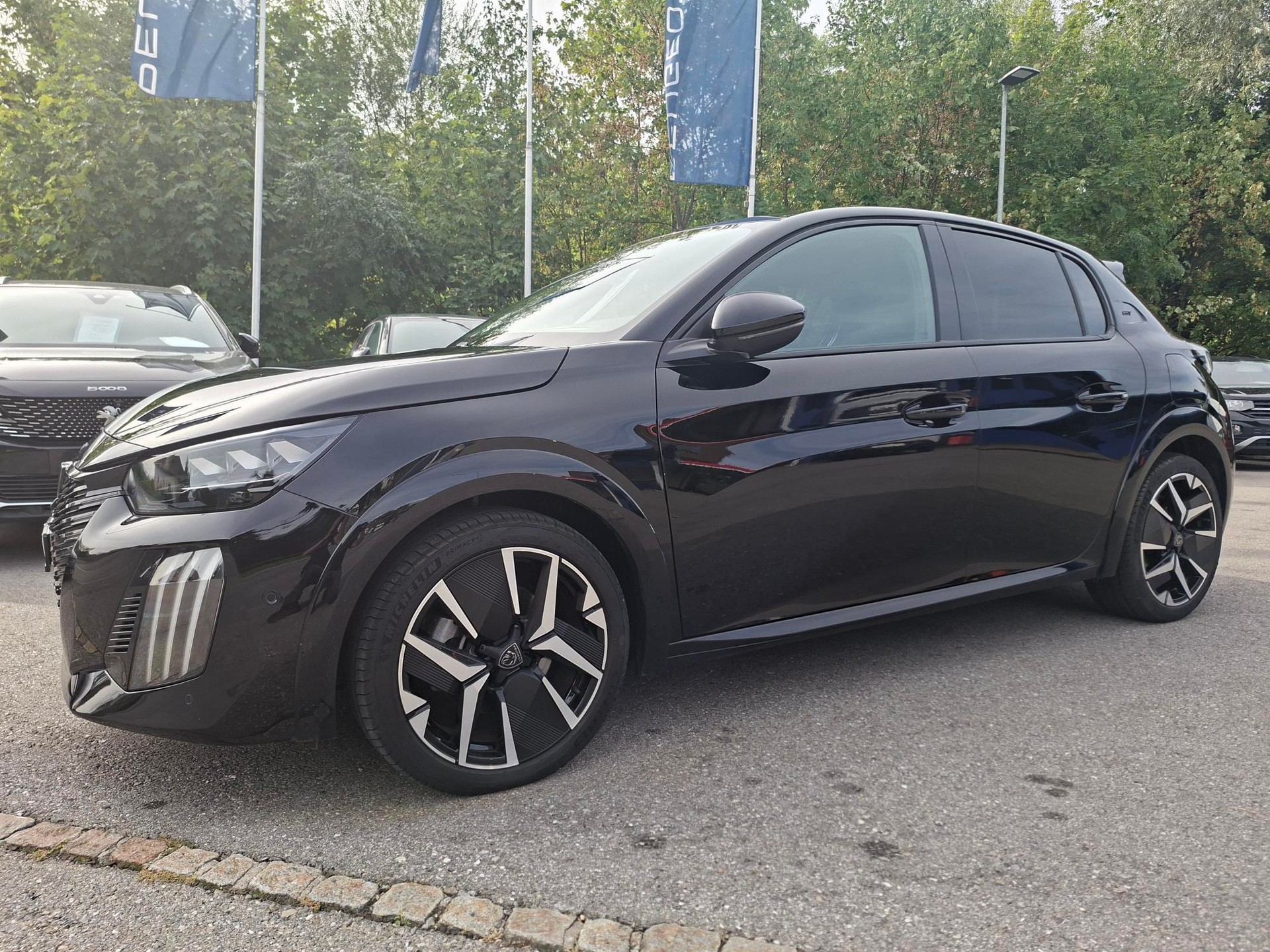 PEUGEOT 208 1.2 MHEV 145 GT-image-7