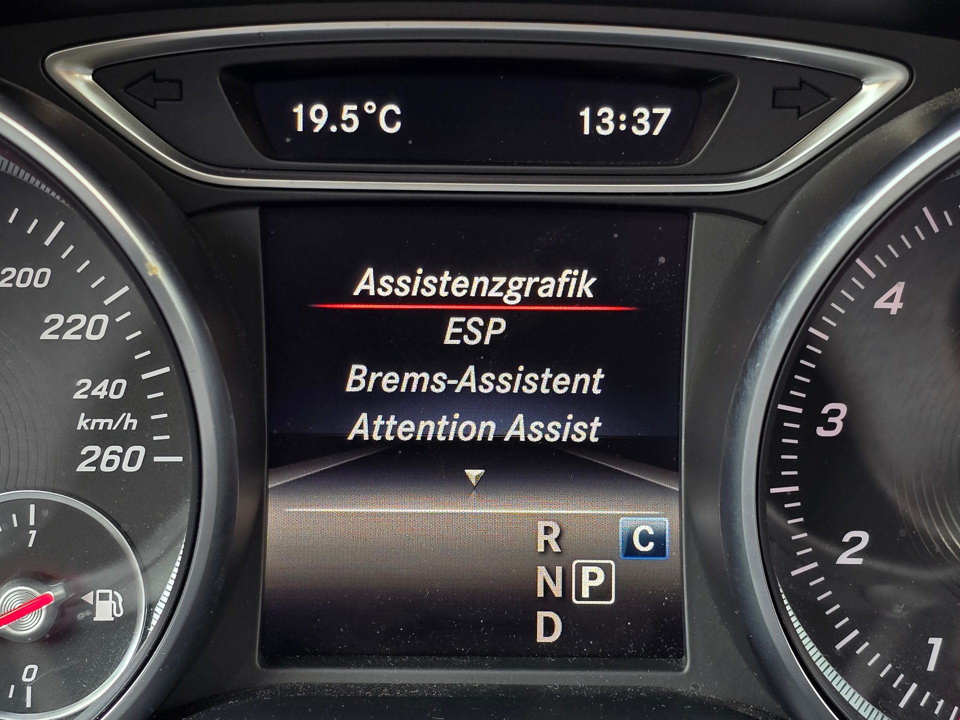 MERCEDES-BENZ GLA 220 AMG Line 4Matic 7G-DCT-image-19