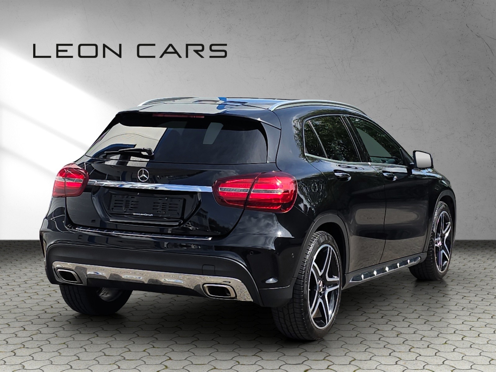 MERCEDES-BENZ GLA 220 AMG Line 4Matic 7G-DCT-image-4