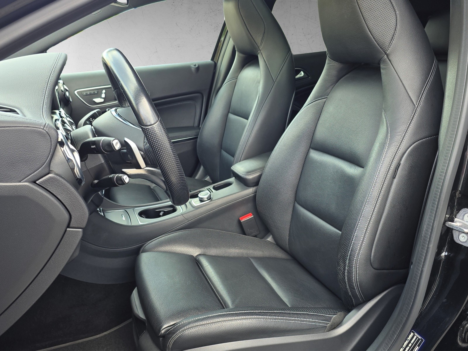 MERCEDES-BENZ GLA 220 AMG Line 4Matic 7G-DCT-image-8