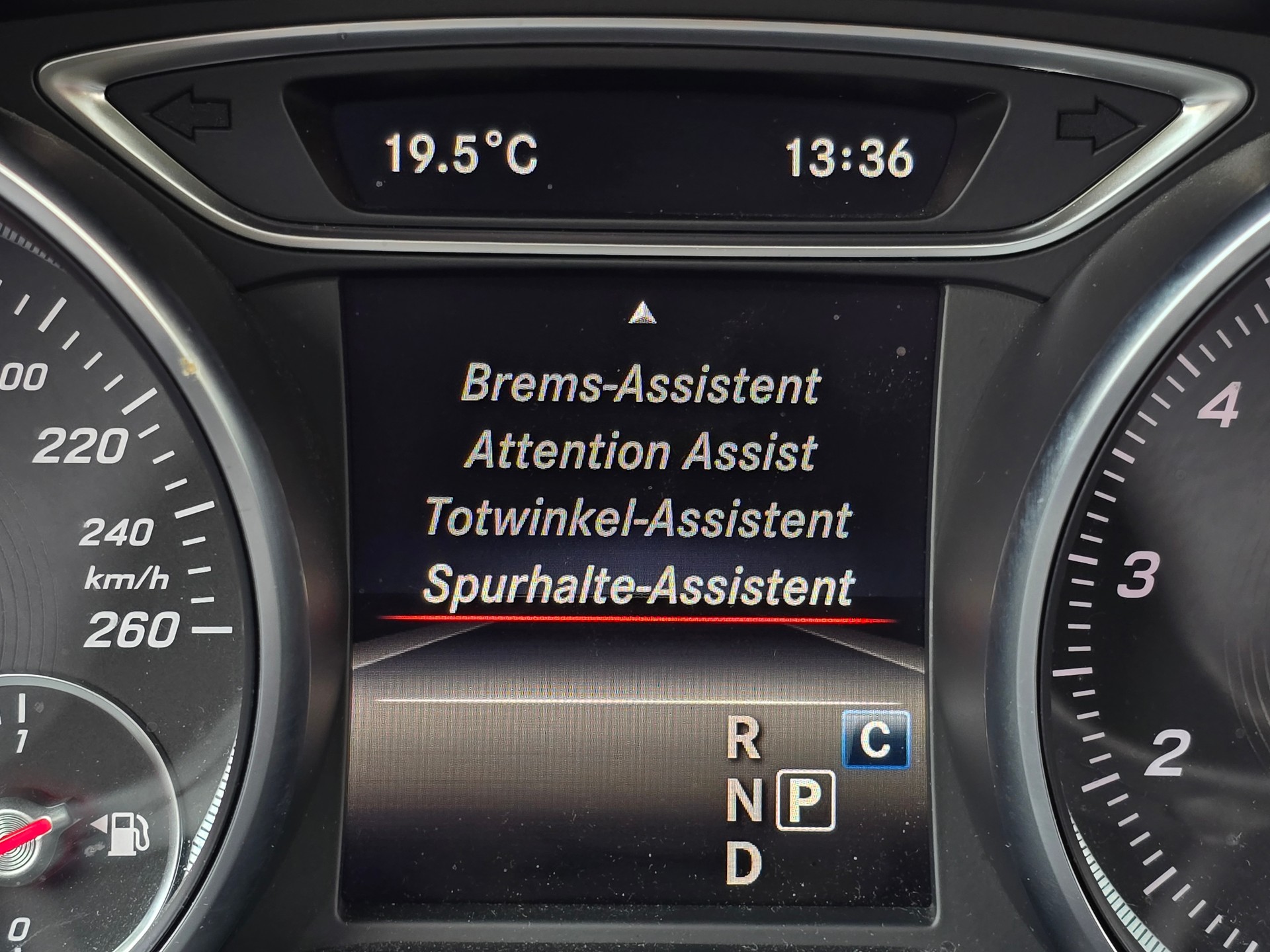 MERCEDES-BENZ GLA 220 AMG Line 4Matic 7G-DCT-image-18